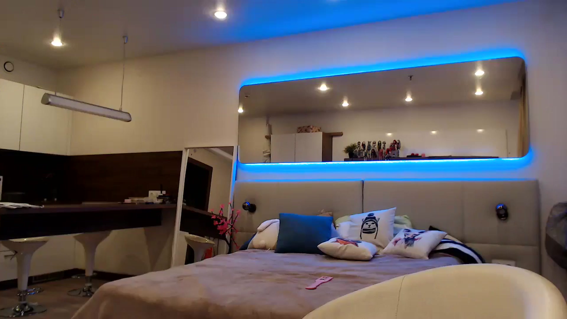 Gallery image thumbnail from Aby_Frost's myfreecams stream on, 11/15/2025, 23:47 image 5 of 20