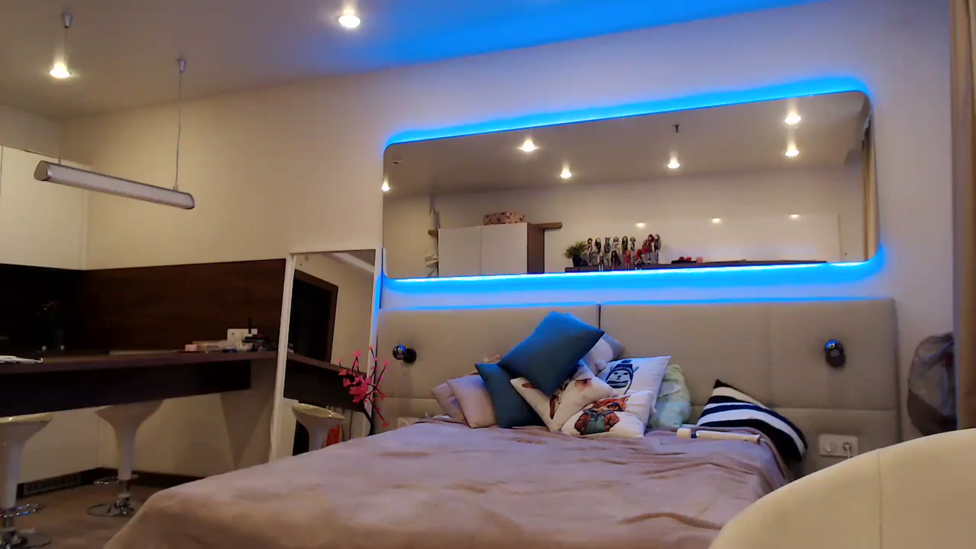 Gallery image thumbnail from Aby_Frost's myfreecams stream on, 11/17/2025, 09:31 image 8 of 20