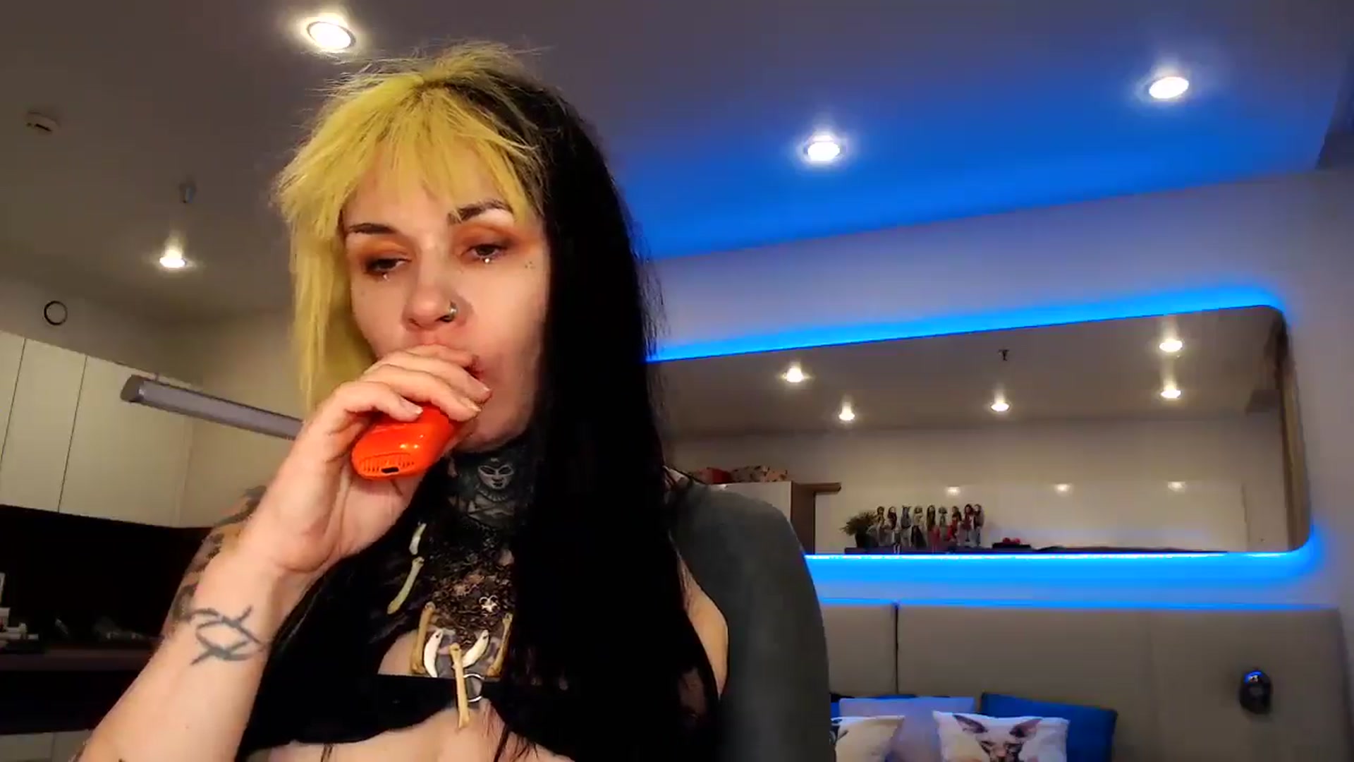 Gallery image thumbnail from Aby_Frost's myfreecams stream on, 01/18/2026, 04:17 image 18 of 20