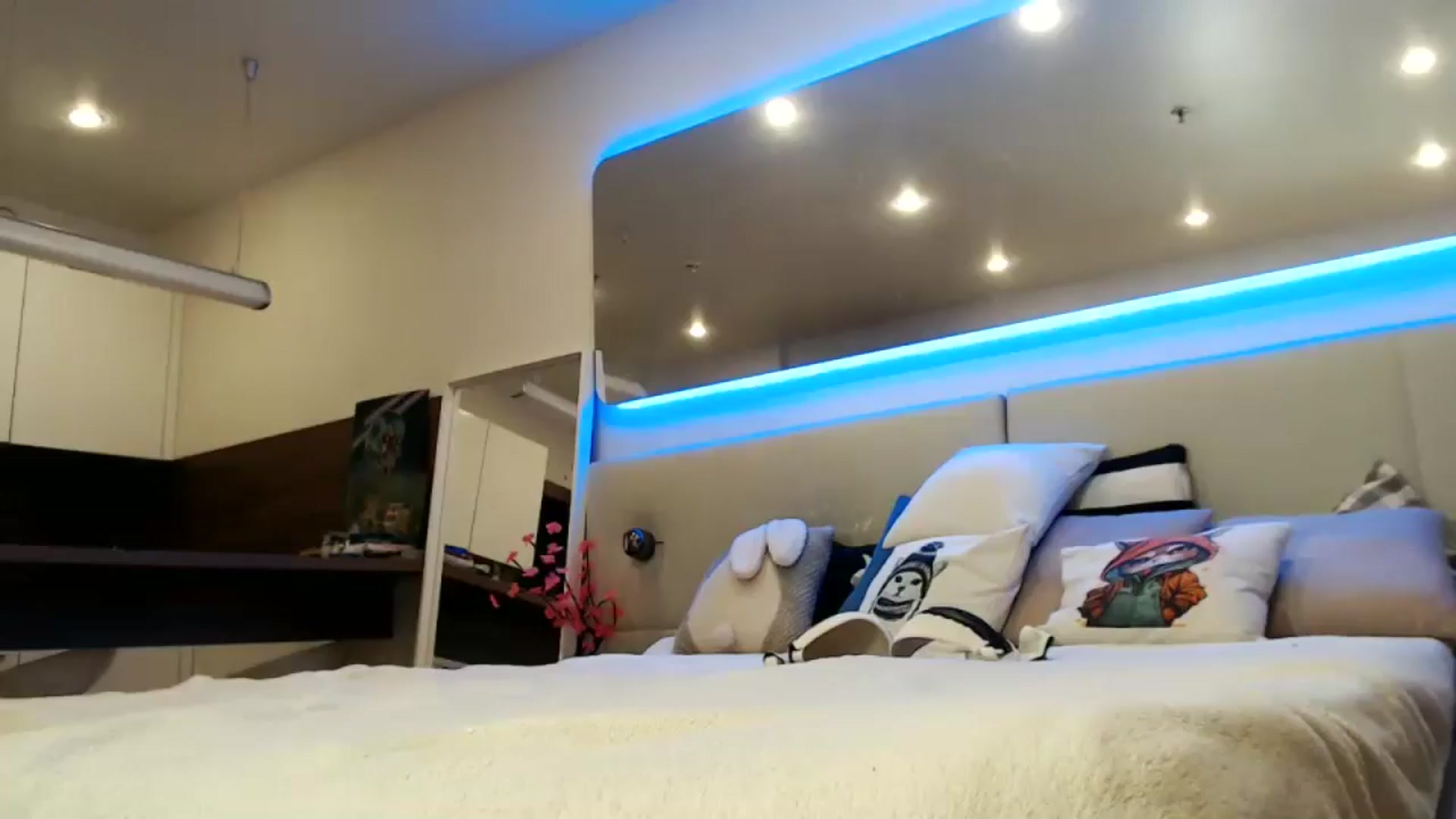 Gallery image thumbnail from Aby_Frost's myfreecams stream on, 03/01/2026, 02:37 image 4 of 20