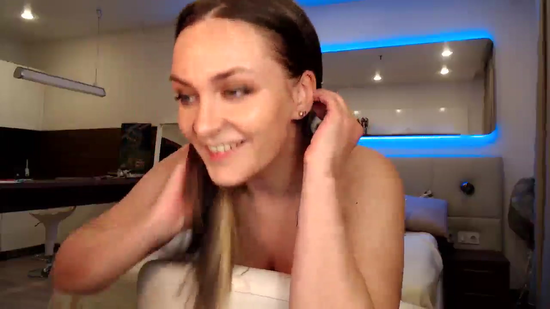 Gallery image thumbnail from Aby_Frost's myfreecams stream on, 03/25/2026, 18:37 image 19 of 20