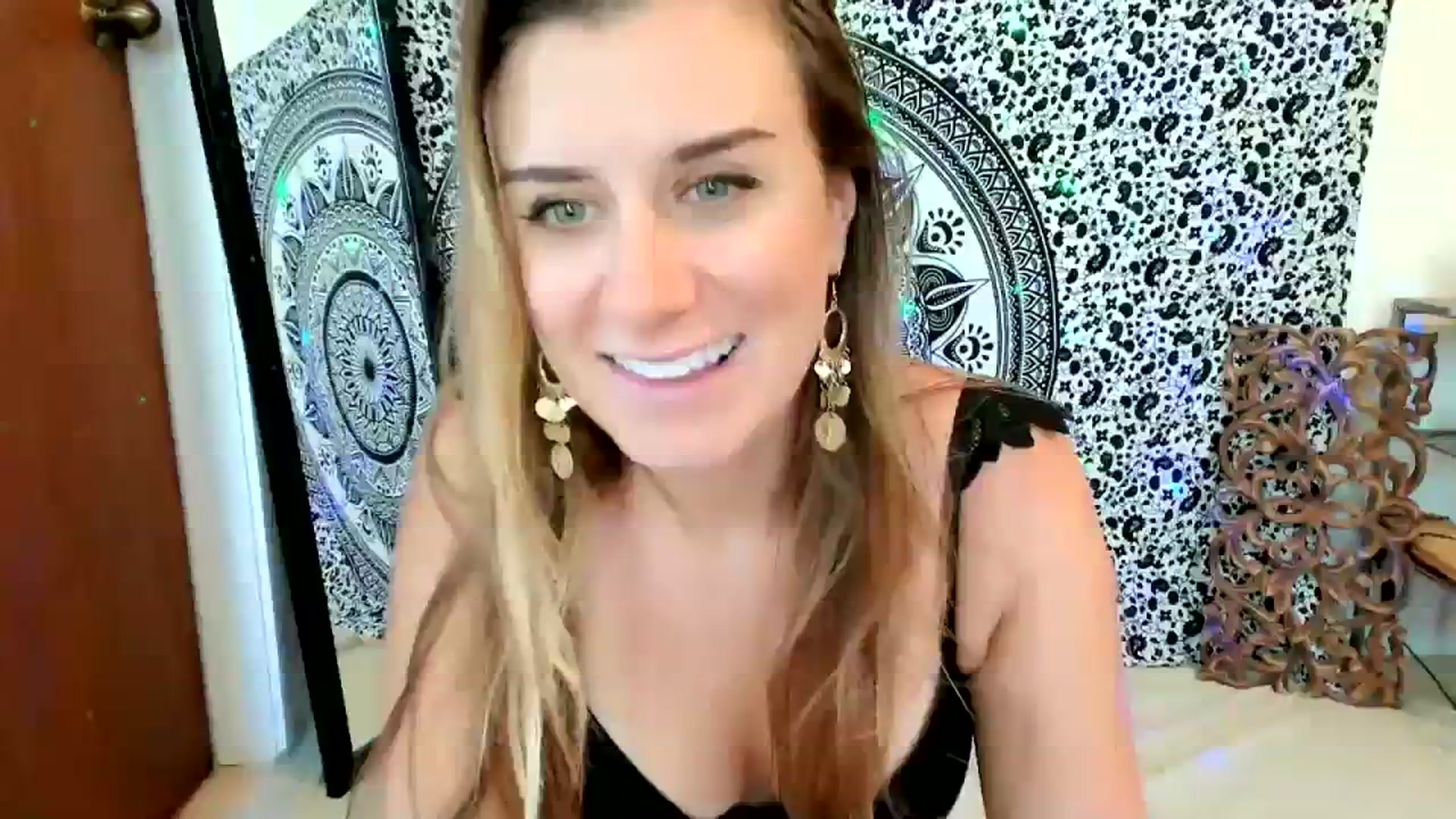 Gallery image thumbnail from AcaciaOracle's myfreecams stream on, 08/25/2023, 24:01 image 17 of 20