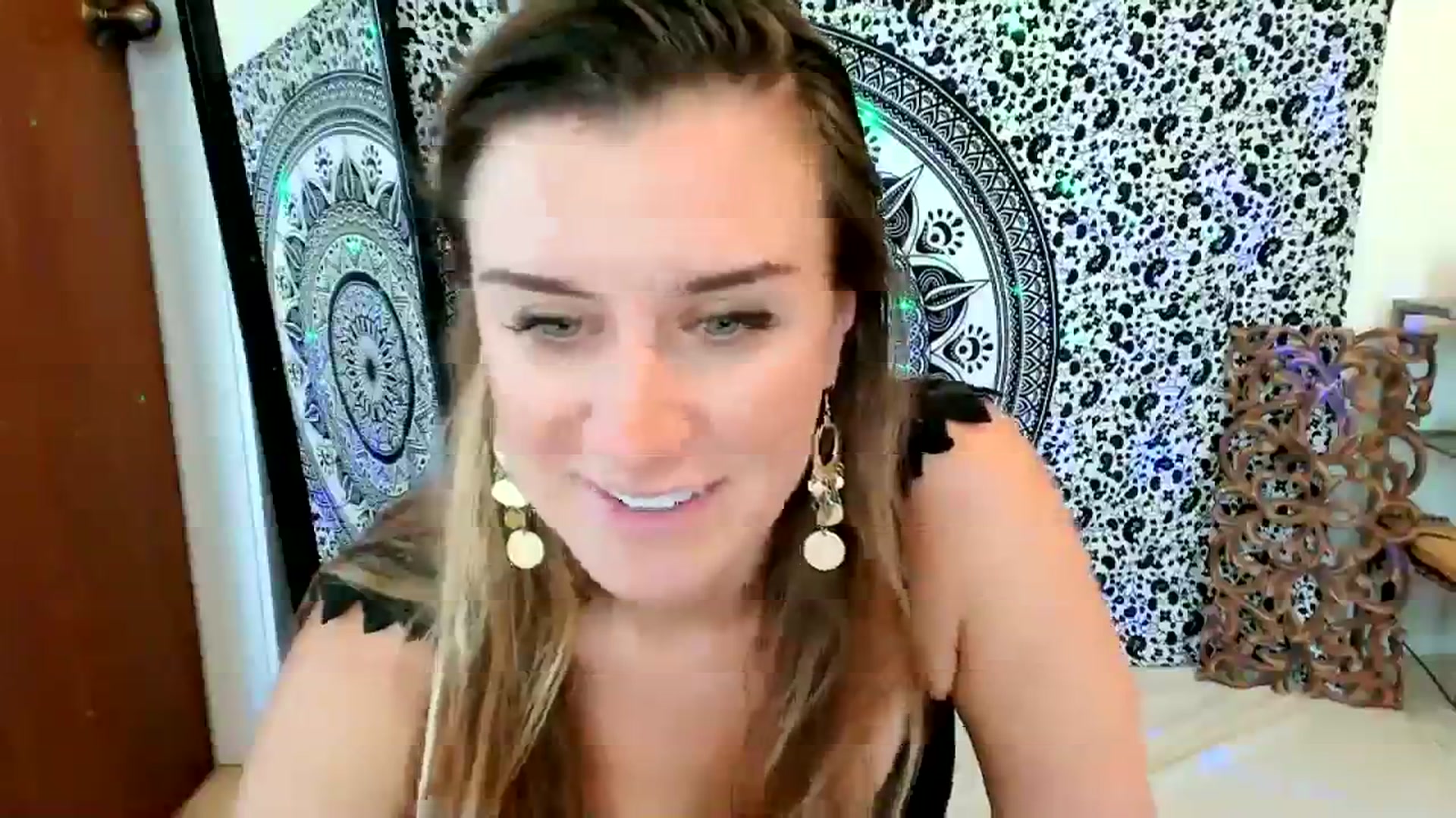 Gallery image thumbnail from AcaciaOracle's myfreecams stream on, 08/25/2023, 24:01 image 19 of 20