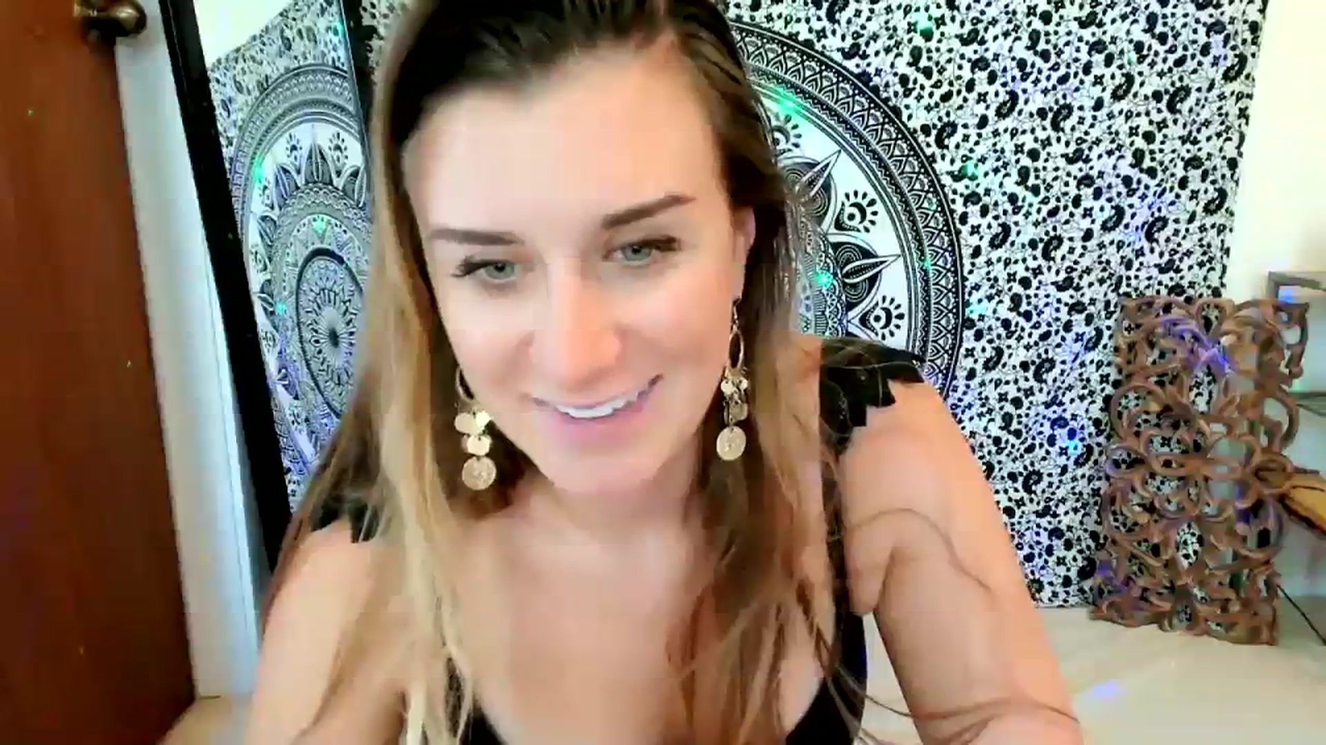 Gallery image thumbnail from AcaciaOracle's myfreecams stream on, 08/25/2023, 24:01 image 16 of 20