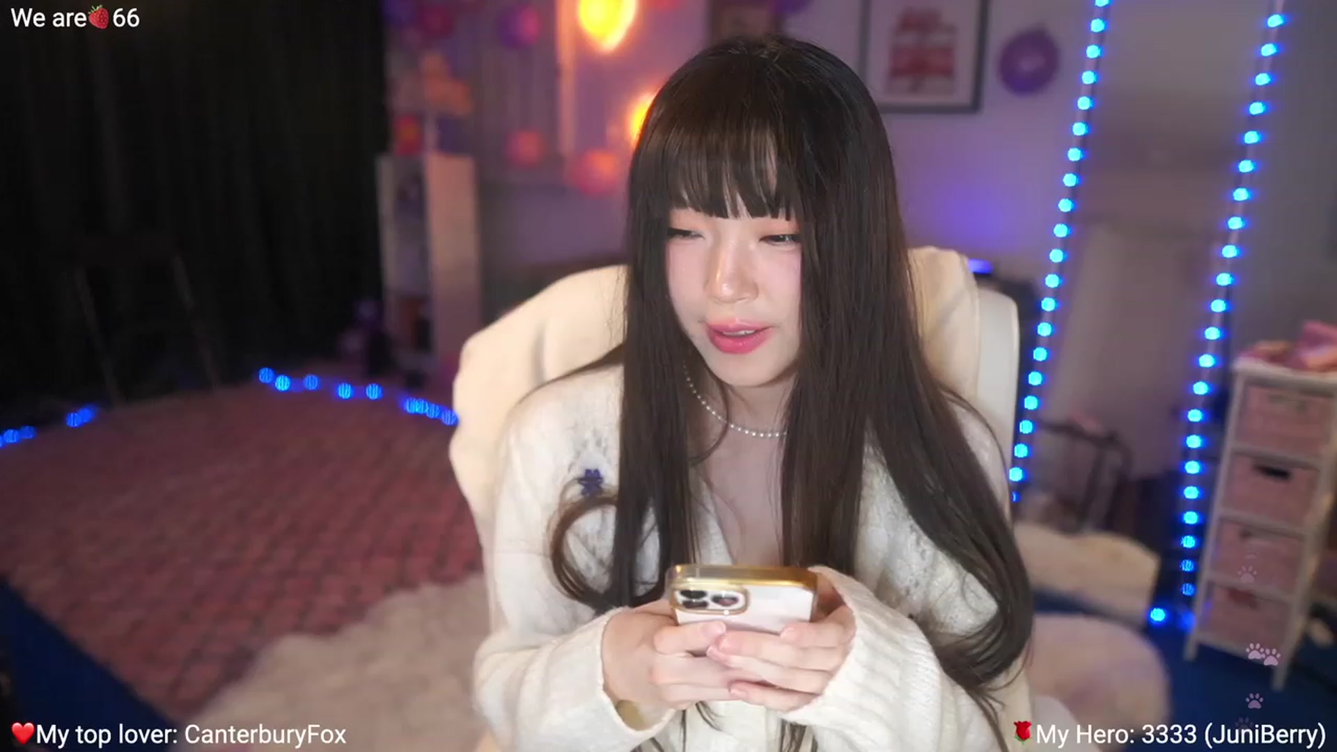 Gallery image thumbnail from AcaiBerry's myfreecams stream on, 02/25/2023, 09:02 image 6 of 20