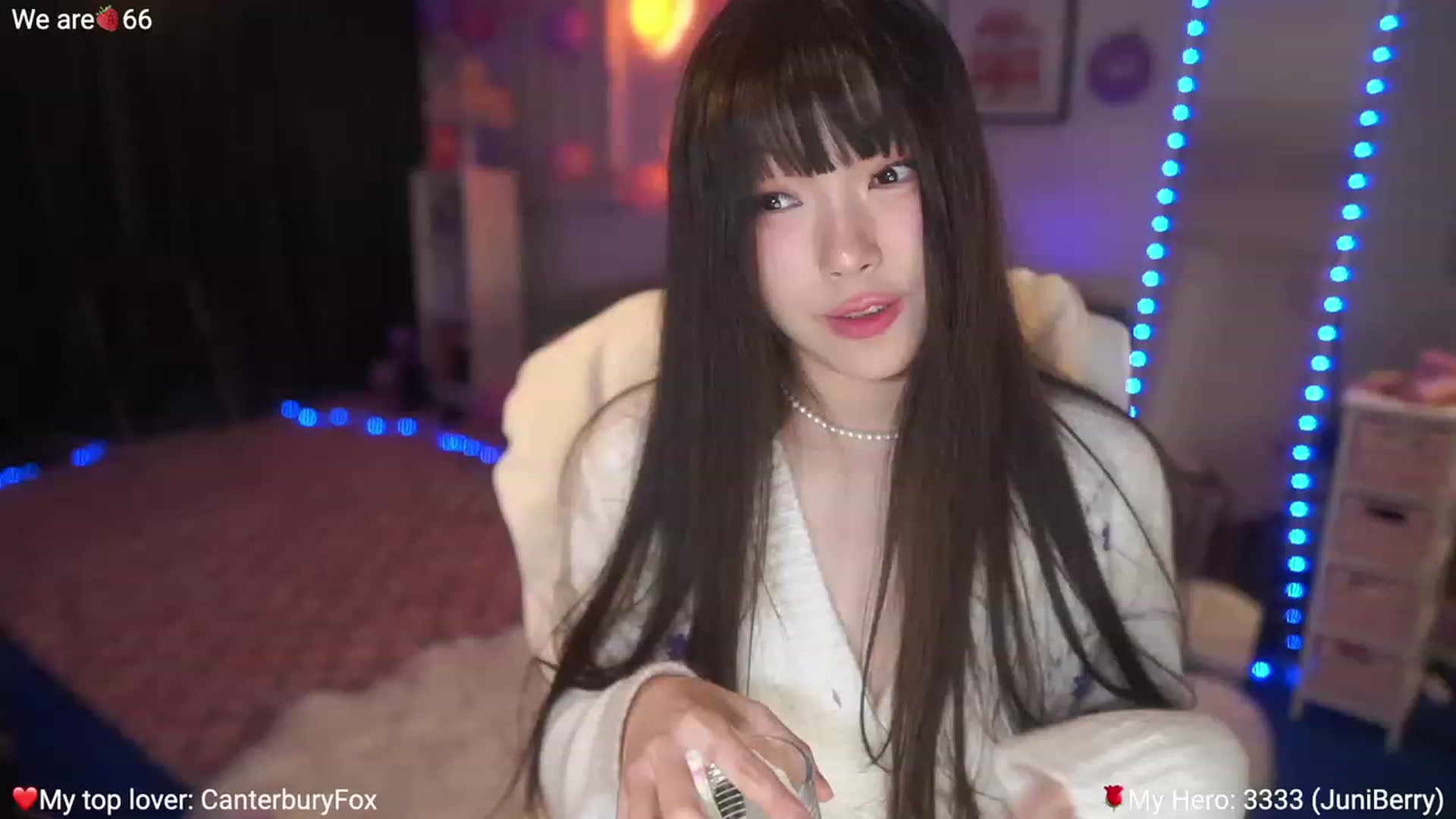 Gallery image thumbnail from AcaiBerry's myfreecams stream on, 02/25/2023, 09:02 image 4 of 20