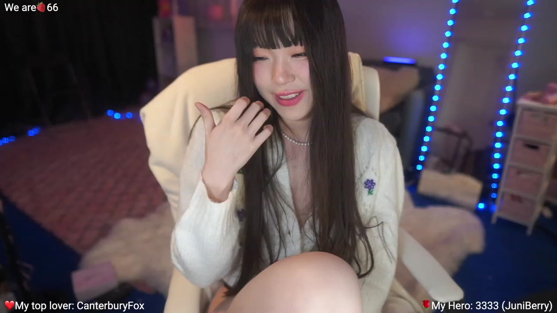 Gallery image thumbnail from AcaiBerry's myfreecams stream on, 02/25/2023, 09:02 image 15 of 20