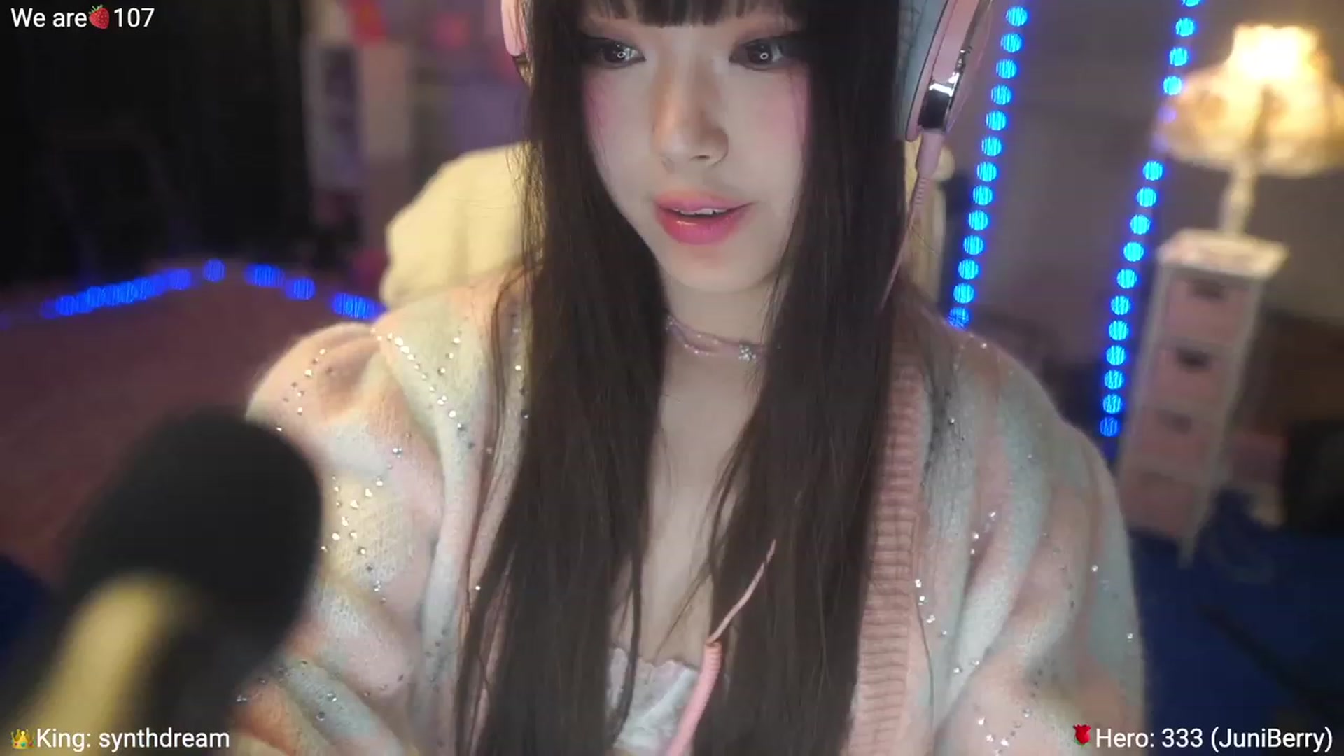 Gallery image thumbnail from AcaiBerry's myfreecams stream on, 03/25/2023, 08:10 image 3 of 20