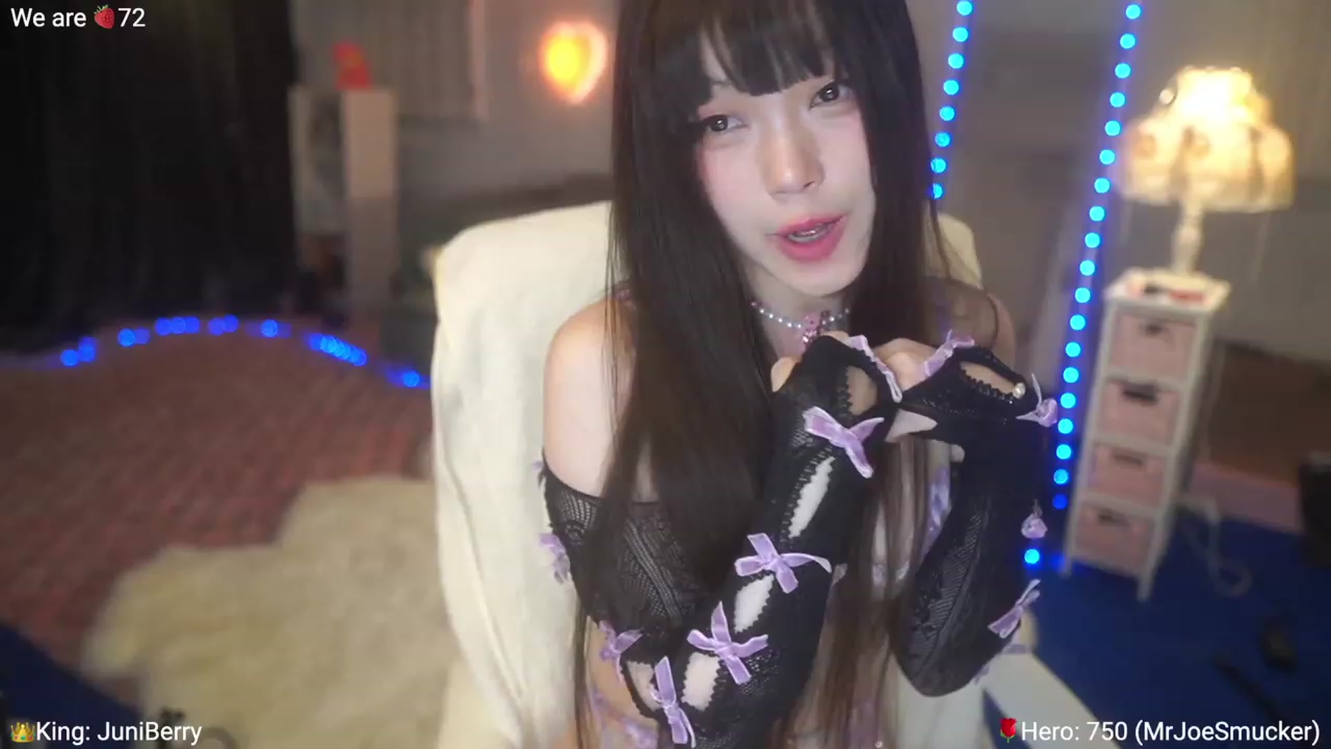 Gallery image thumbnail from AcaiBerry's myfreecams stream on, 04/13/2023, 06:10 image 10 of 20