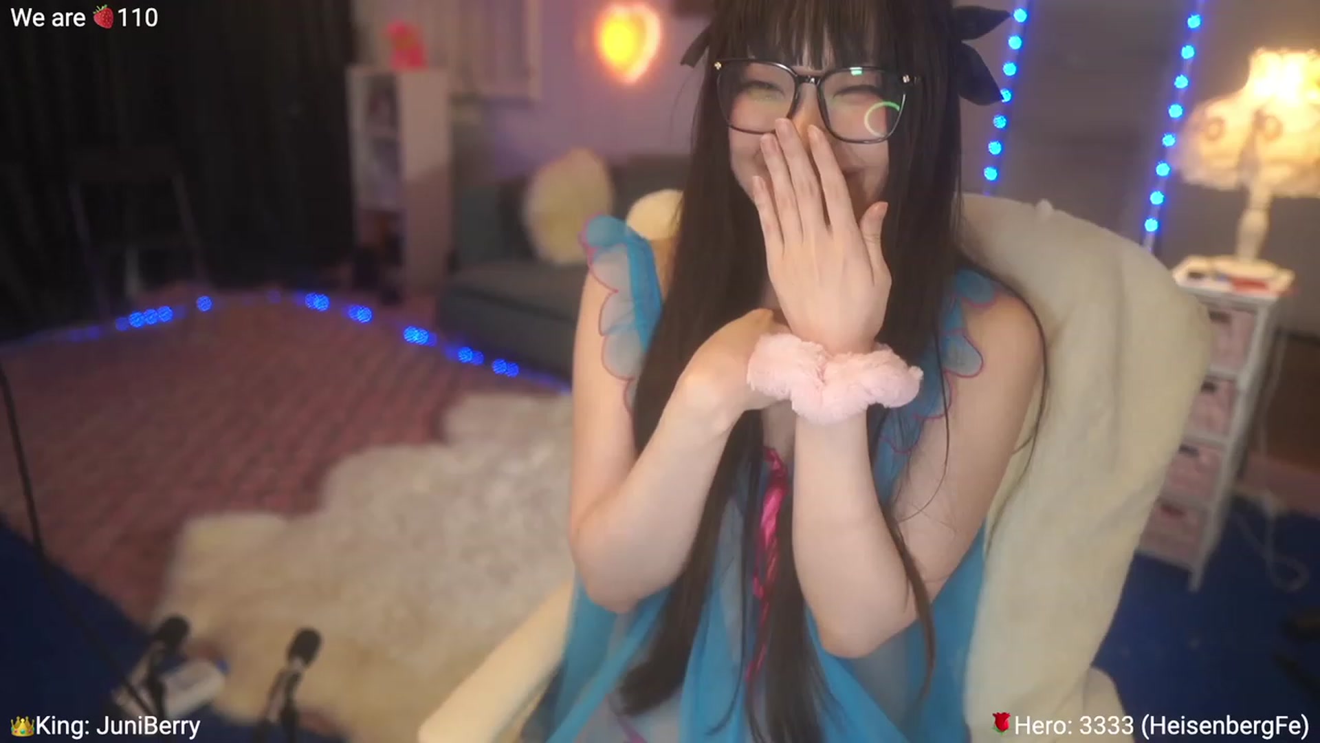 Gallery image thumbnail from AcaiBerry's myfreecams stream on, 05/06/2023, 08:31 image 2 of 20