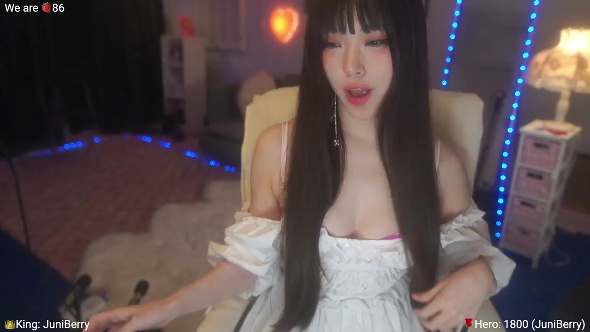 Gallery image thumbnail from AcaiBerry's myfreecams stream on, 05/07/2023, 04:05 image 19 of 20