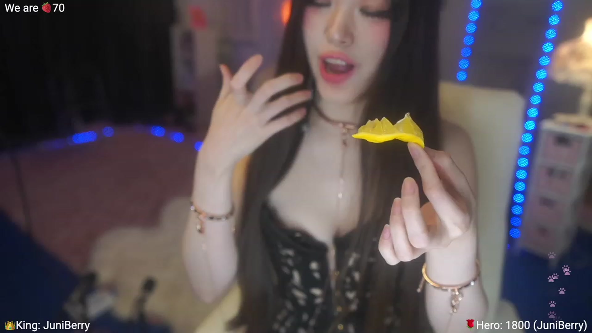 Gallery image thumbnail from AcaiBerry's myfreecams stream on, 05/07/2023, 06:38 image 3 of 20
