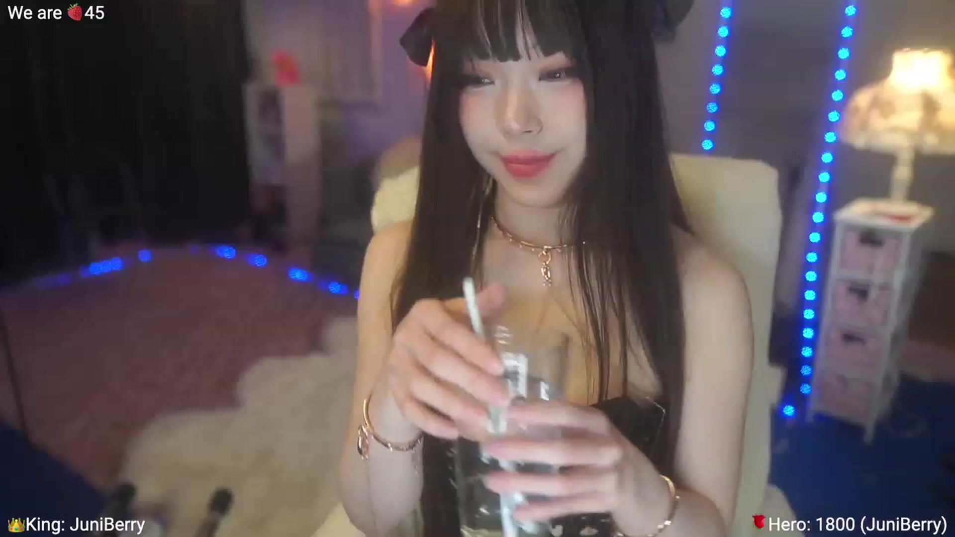 Gallery image thumbnail from AcaiBerry's myfreecams stream on, 05/07/2023, 08:21 image 11 of 20