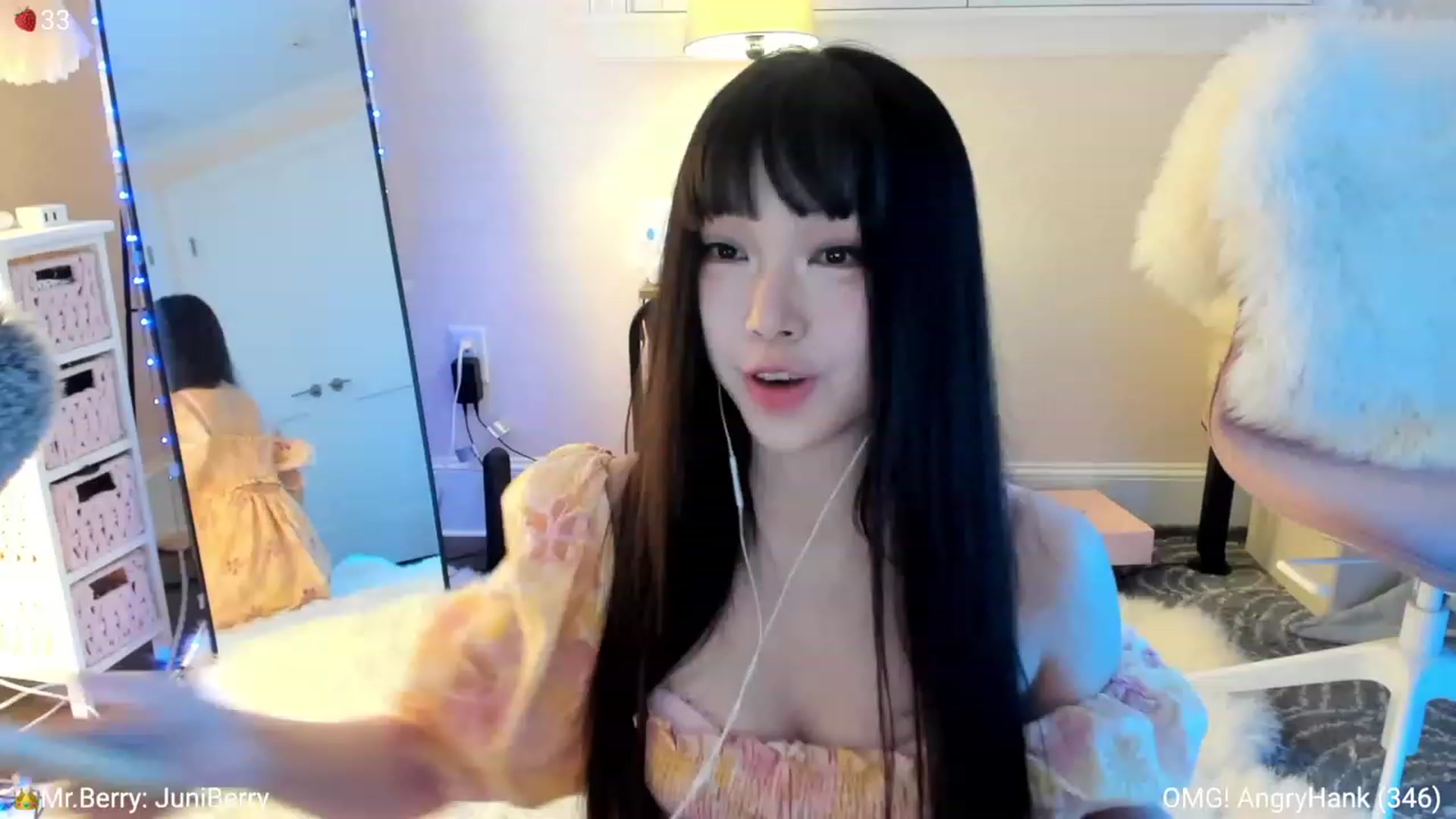 Gallery image thumbnail from AcaiBerry's myfreecams stream on, 09/14/2023, 03:36 image 3 of 20