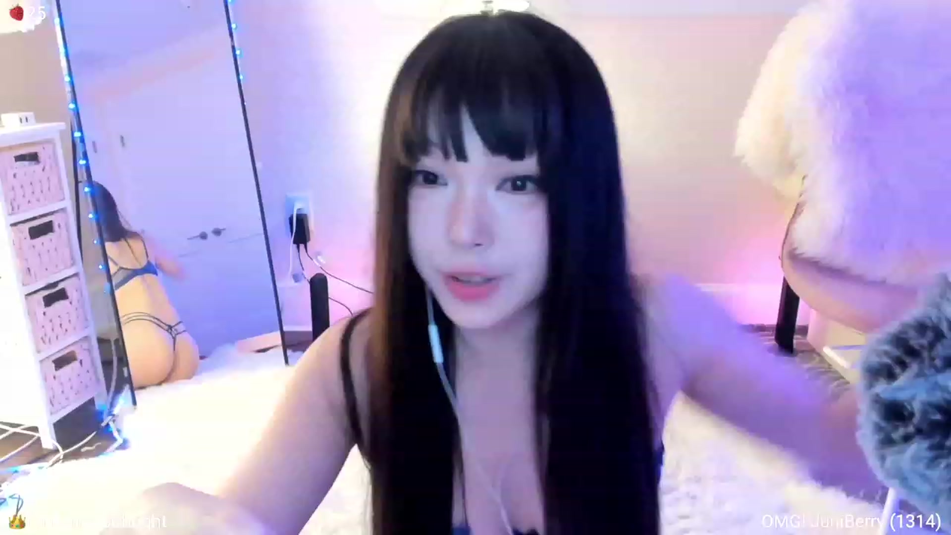 Gallery image thumbnail from AcaiBerry's myfreecams stream on, 09/14/2023, 07:10 image 12 of 20