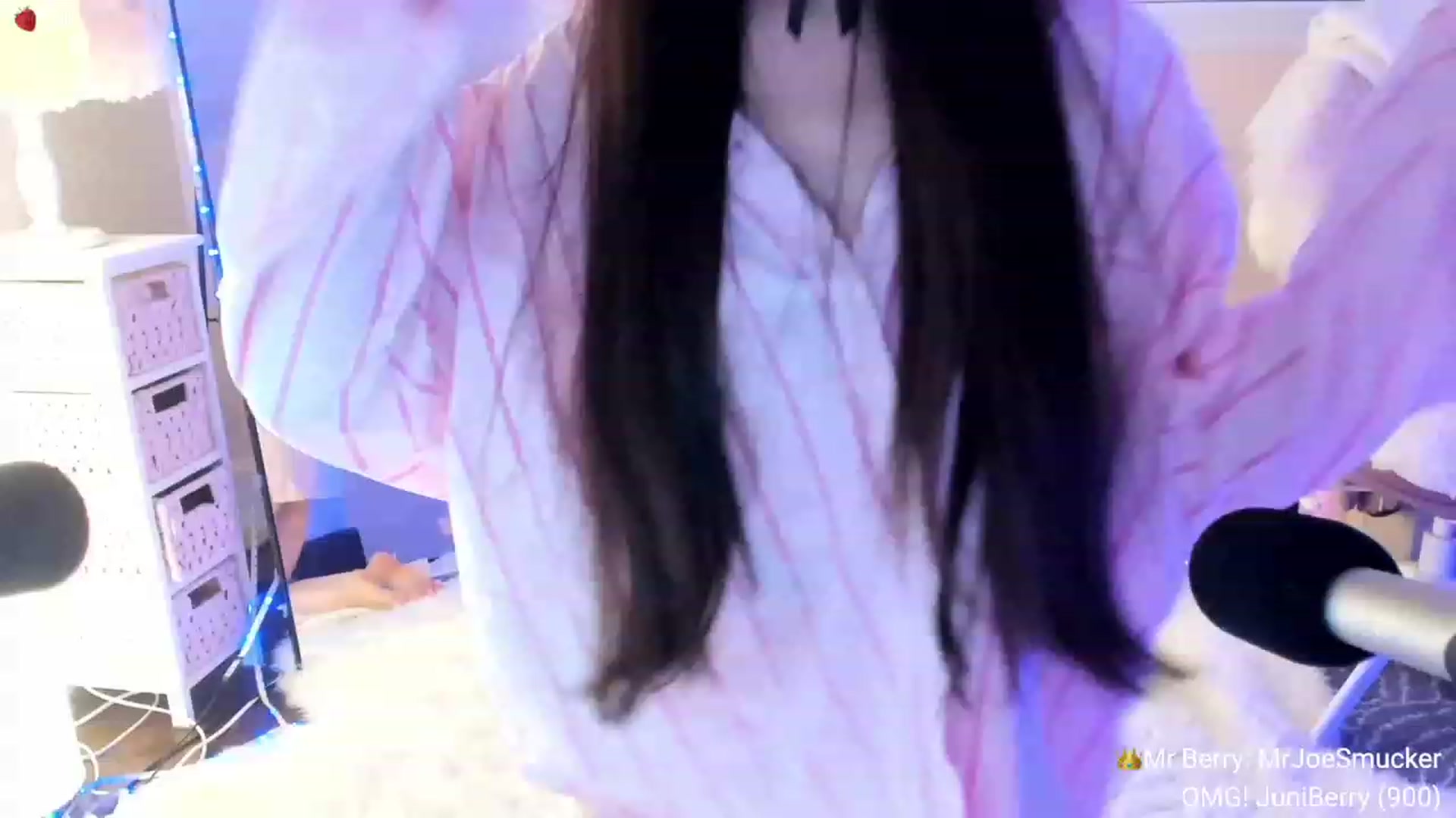 Gallery image thumbnail from AcaiBerry's myfreecams stream on, 09/24/2023, 07:19 image 6 of 20