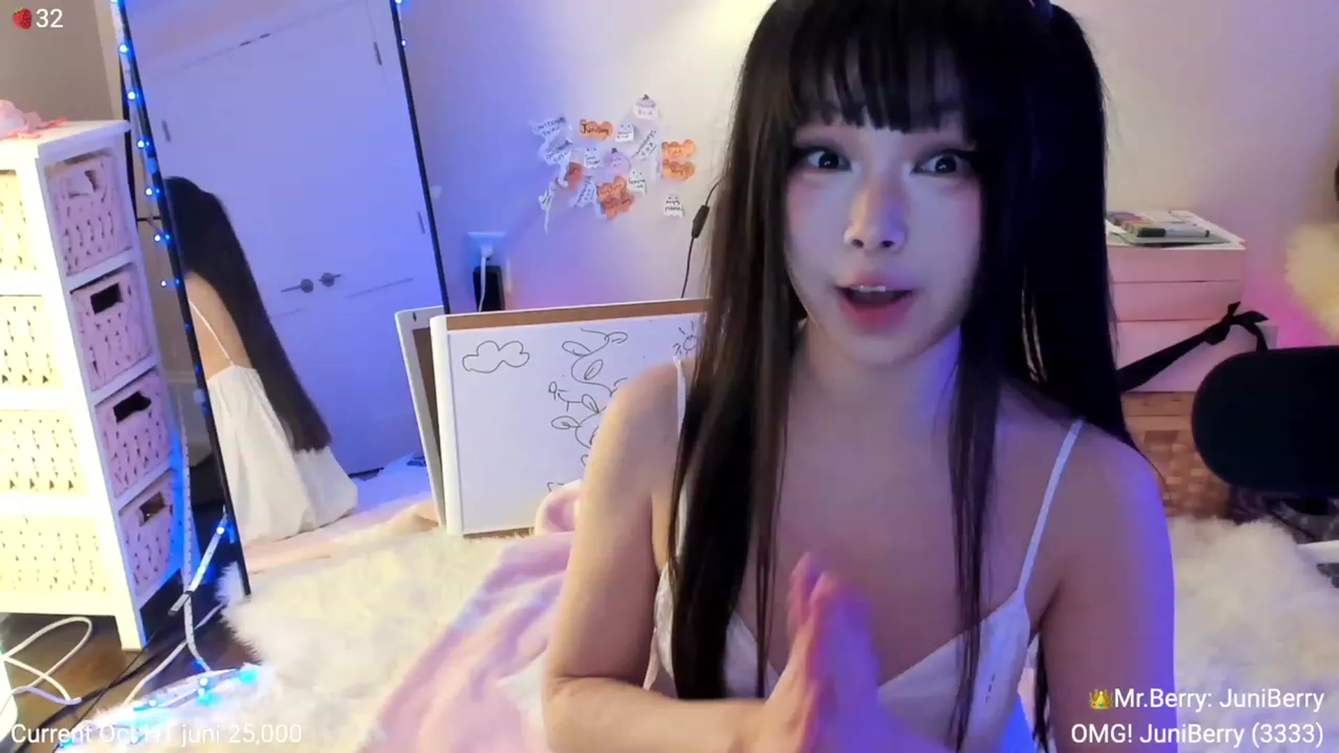 Gallery image thumbnail from AcaiBerry's myfreecams stream on, 10/19/2023, 06:04 image 6 of 20