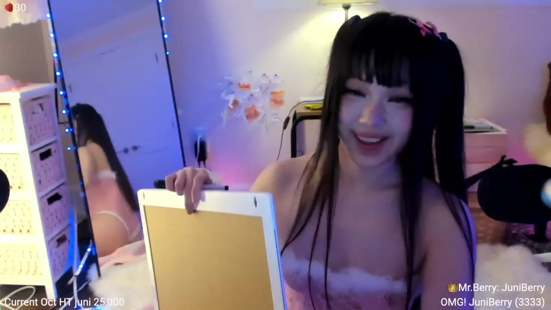 Gallery image thumbnail from AcaiBerry's myfreecams stream on, 10/19/2023, 06:04 image 11 of 20