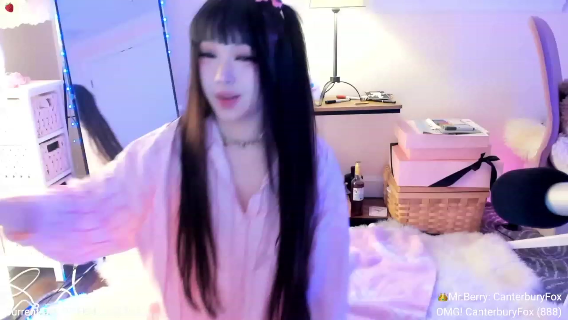 Gallery image thumbnail from AcaiBerry's myfreecams stream on, 10/22/2023, 04:06 image 15 of 20