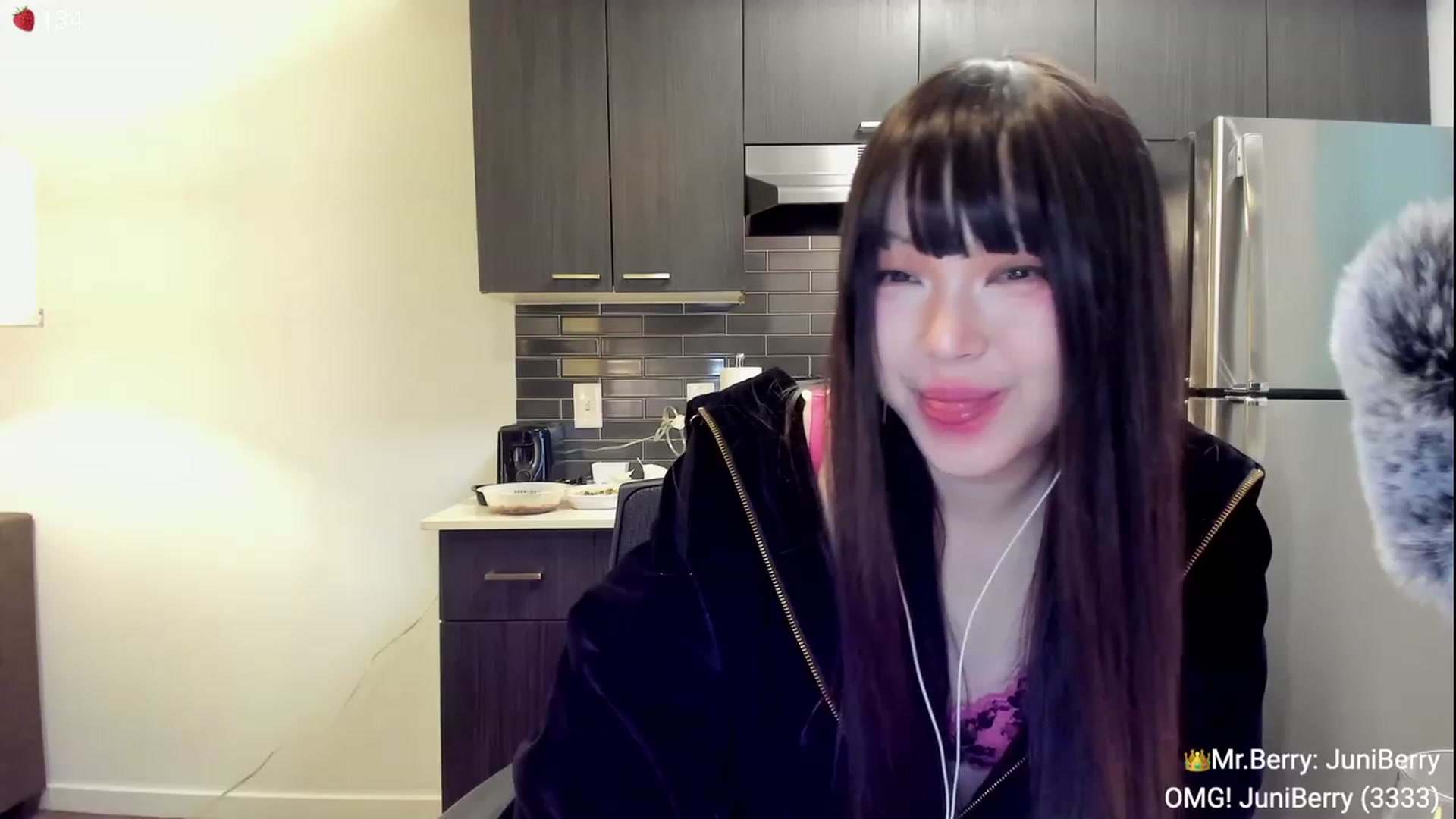 Gallery image thumbnail from AcaiBerry's myfreecams stream on, 11/04/2023, 06:50 image 13 of 20