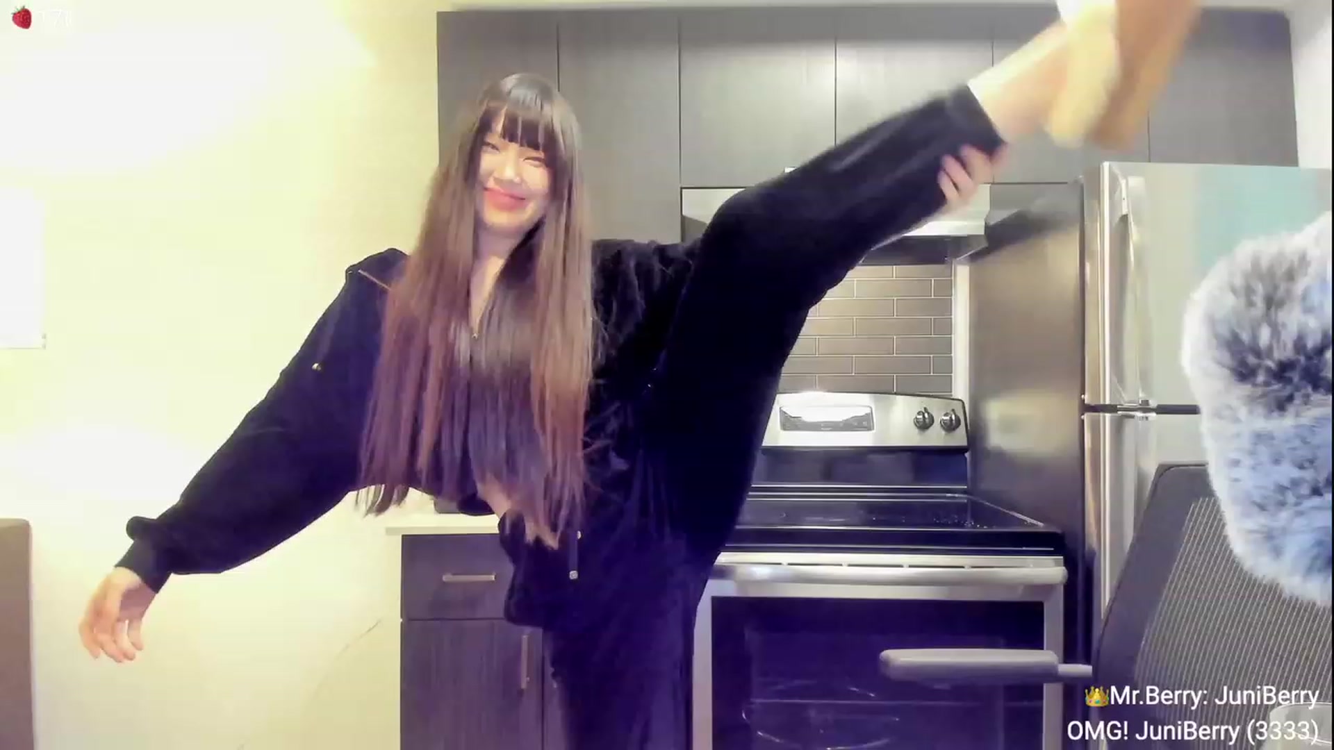 Gallery image thumbnail from AcaiBerry's myfreecams stream on, 11/04/2023, 06:50 image 4 of 20