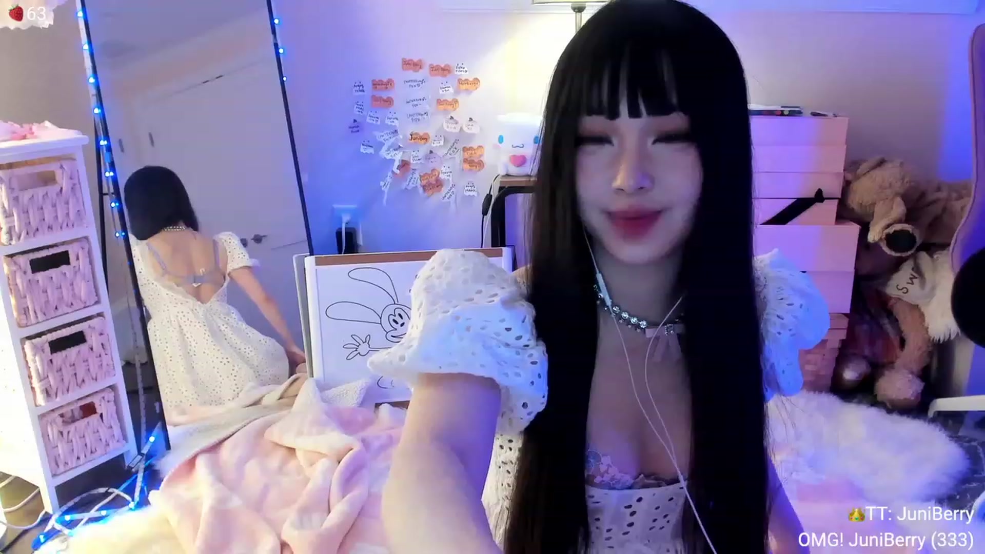 Gallery image thumbnail from AcaiBerry's myfreecams stream on, 11/16/2023, 07:34 image 4 of 20