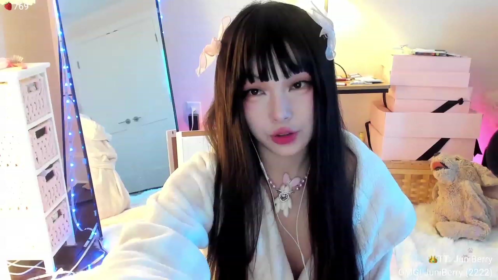 Gallery image thumbnail from AcaiBerry's myfreecams stream on, 12/02/2023, 05:34 image 4 of 20