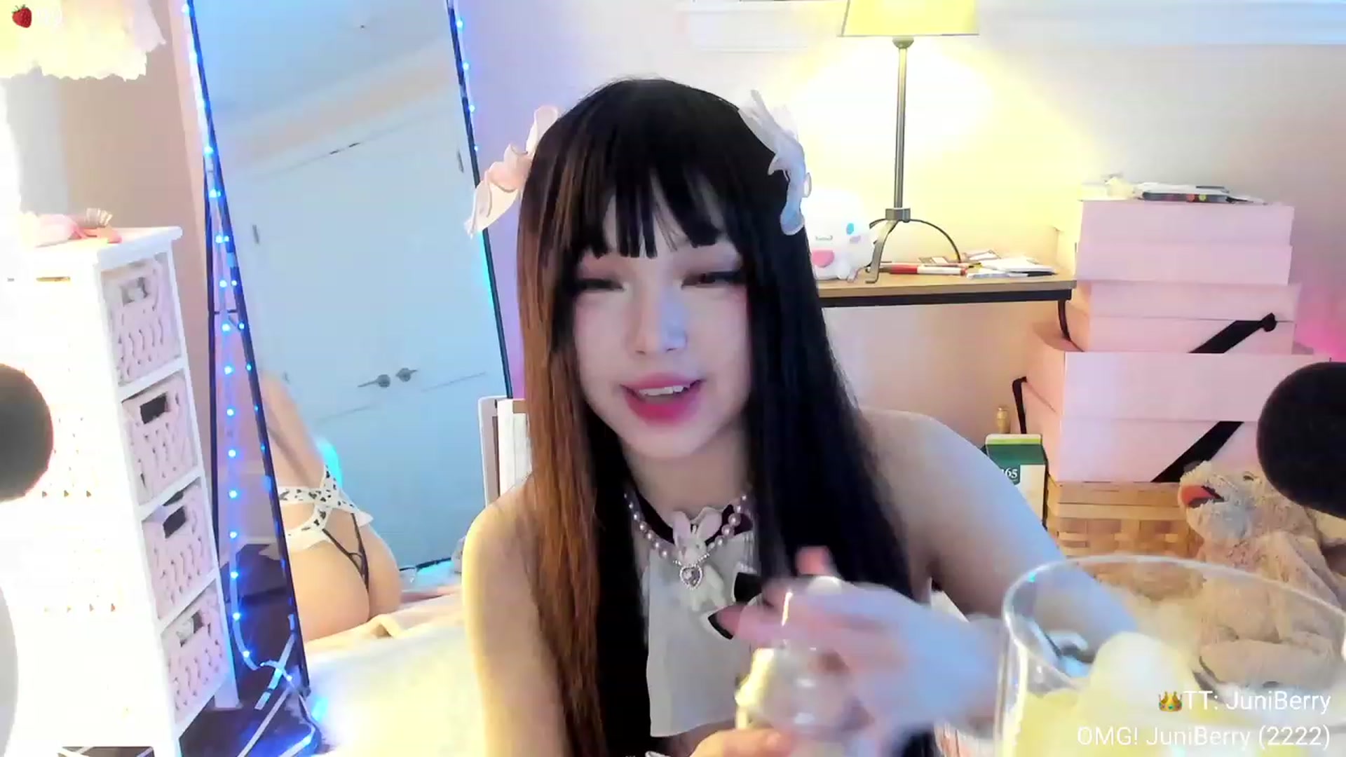 Gallery image thumbnail from AcaiBerry's myfreecams stream on, 12/02/2023, 07:03 image 7 of 20
