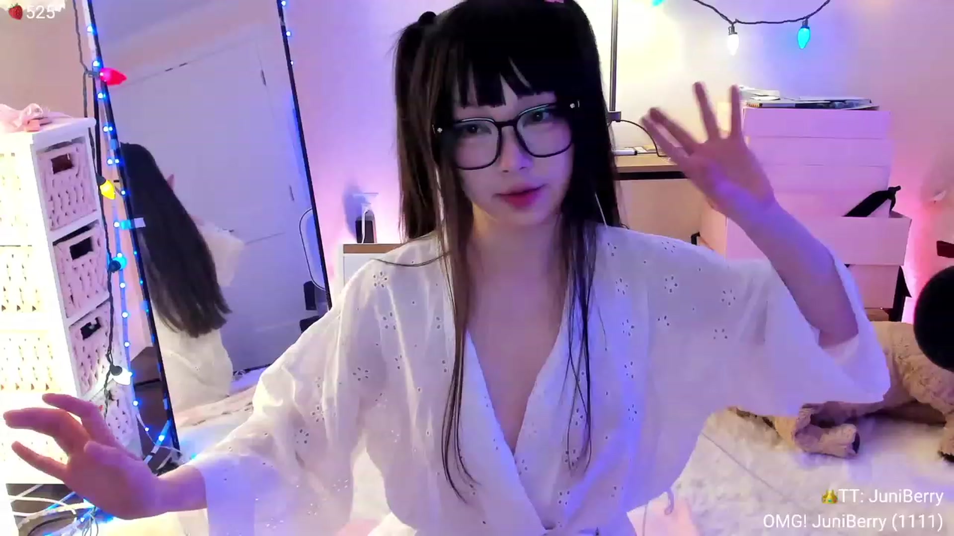 Gallery image thumbnail from AcaiBerry's myfreecams stream on, 01/06/2024, 06:05 image 10 of 20
