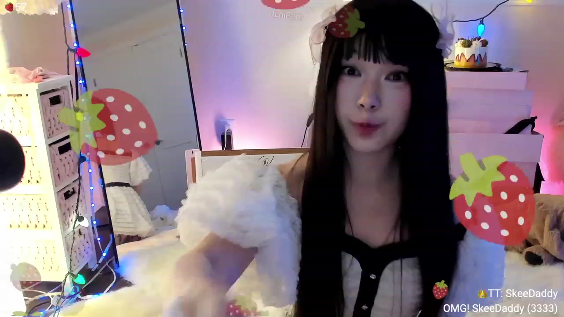 Gallery image thumbnail from AcaiBerry's myfreecams stream on, 01/10/2024, 05:01 image 19 of 20
