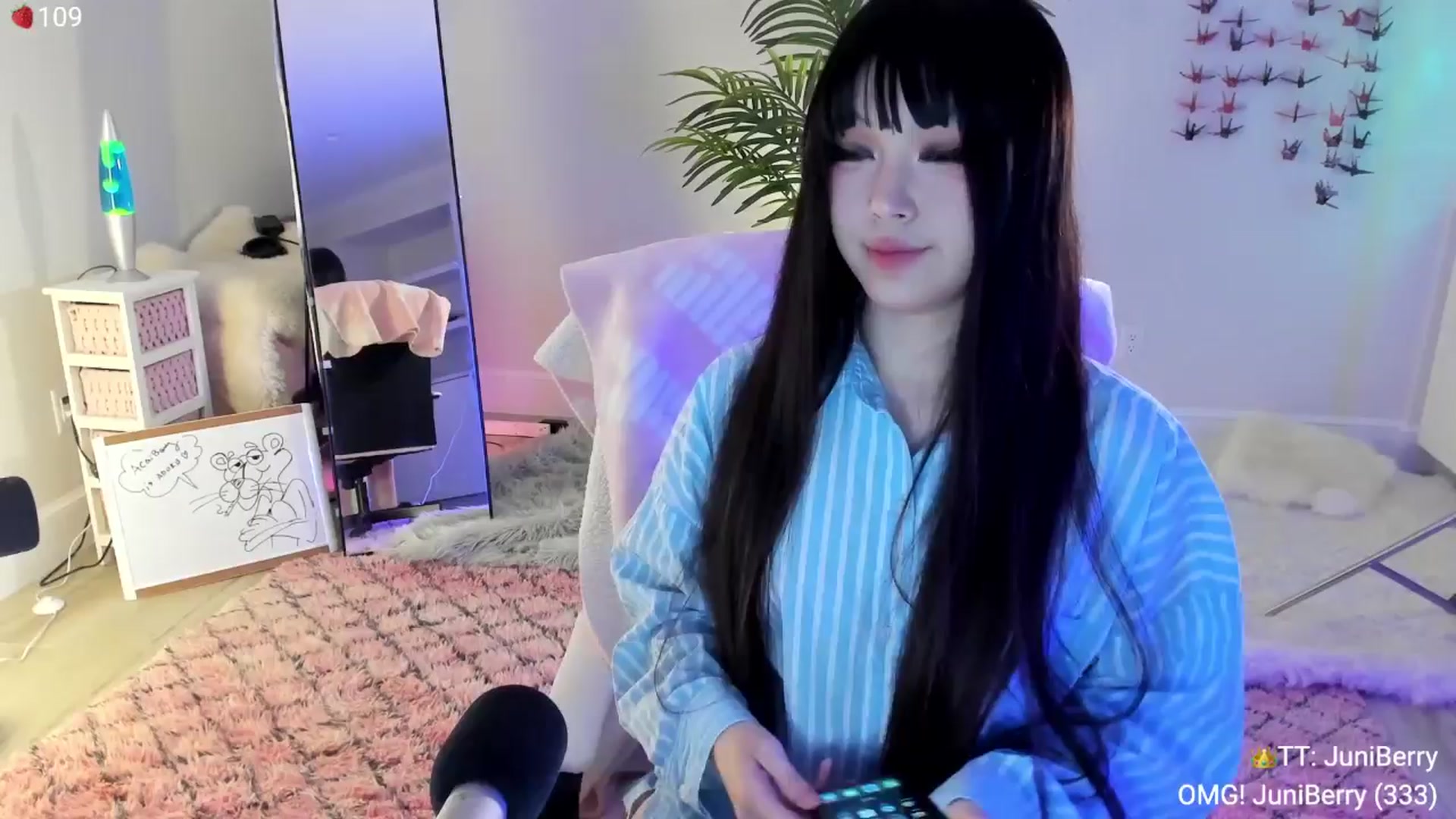 Gallery image thumbnail from AcaiBerry's myfreecams stream on, 04/11/2024, 07:19 image 2 of 20