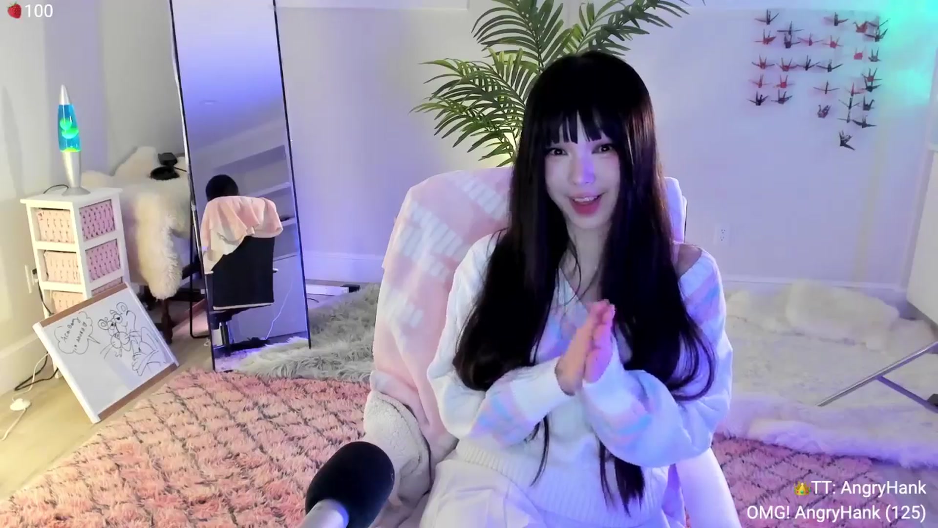 Gallery image thumbnail from AcaiBerry's myfreecams stream on, 04/13/2024, 03:57 image 4 of 20