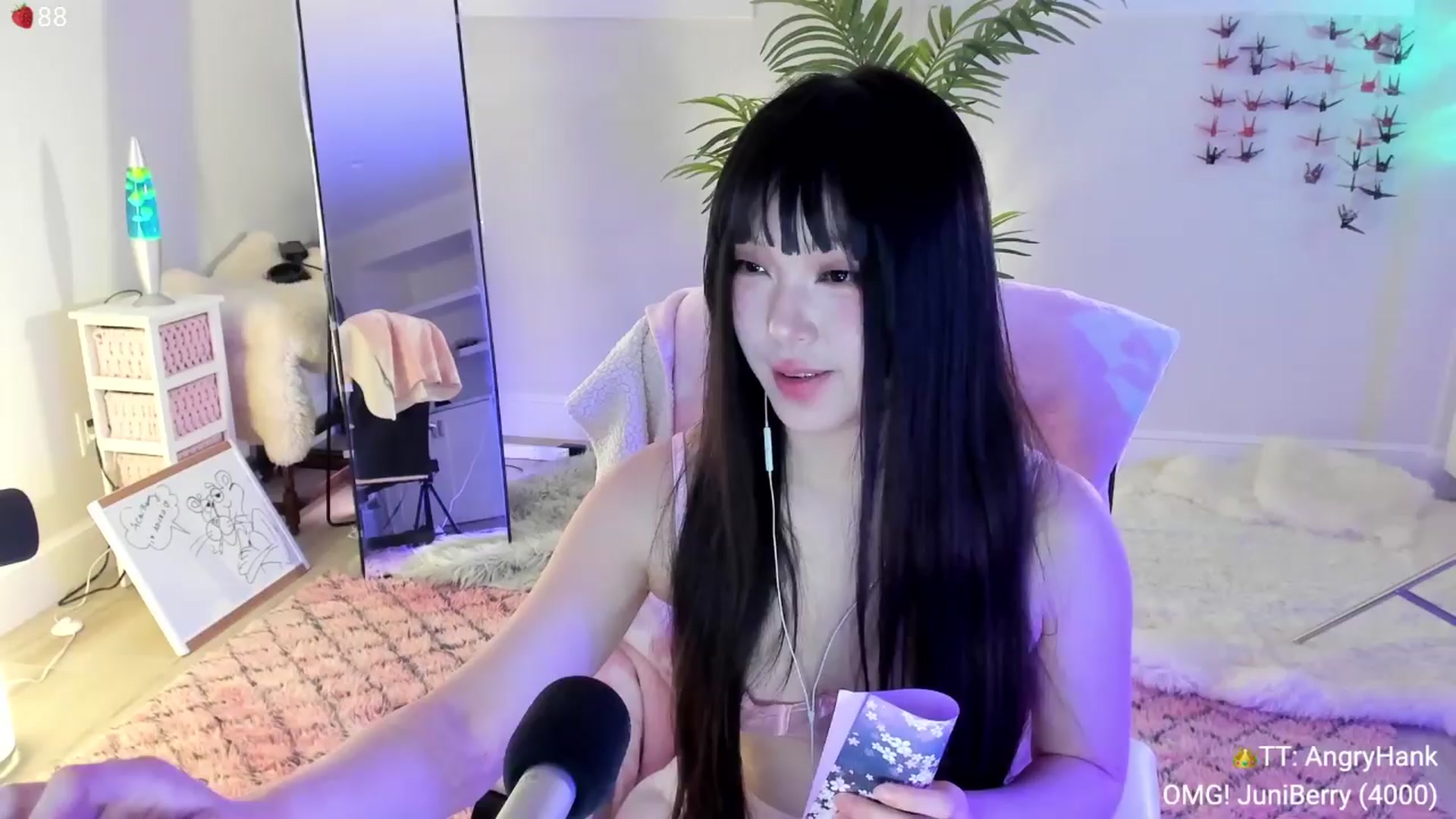 Gallery image thumbnail from AcaiBerry's myfreecams stream on, 04/13/2024, 08:06 image 5 of 20