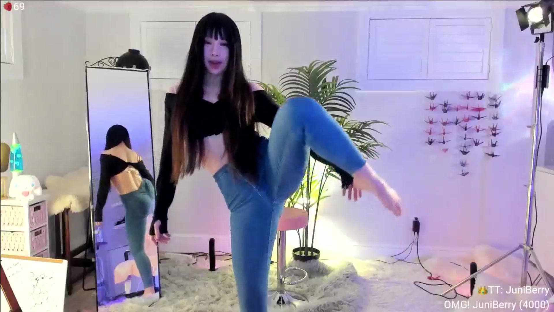Gallery image thumbnail from AcaiBerry's myfreecams stream on, 05/05/2024, 07:34 image 6 of 20