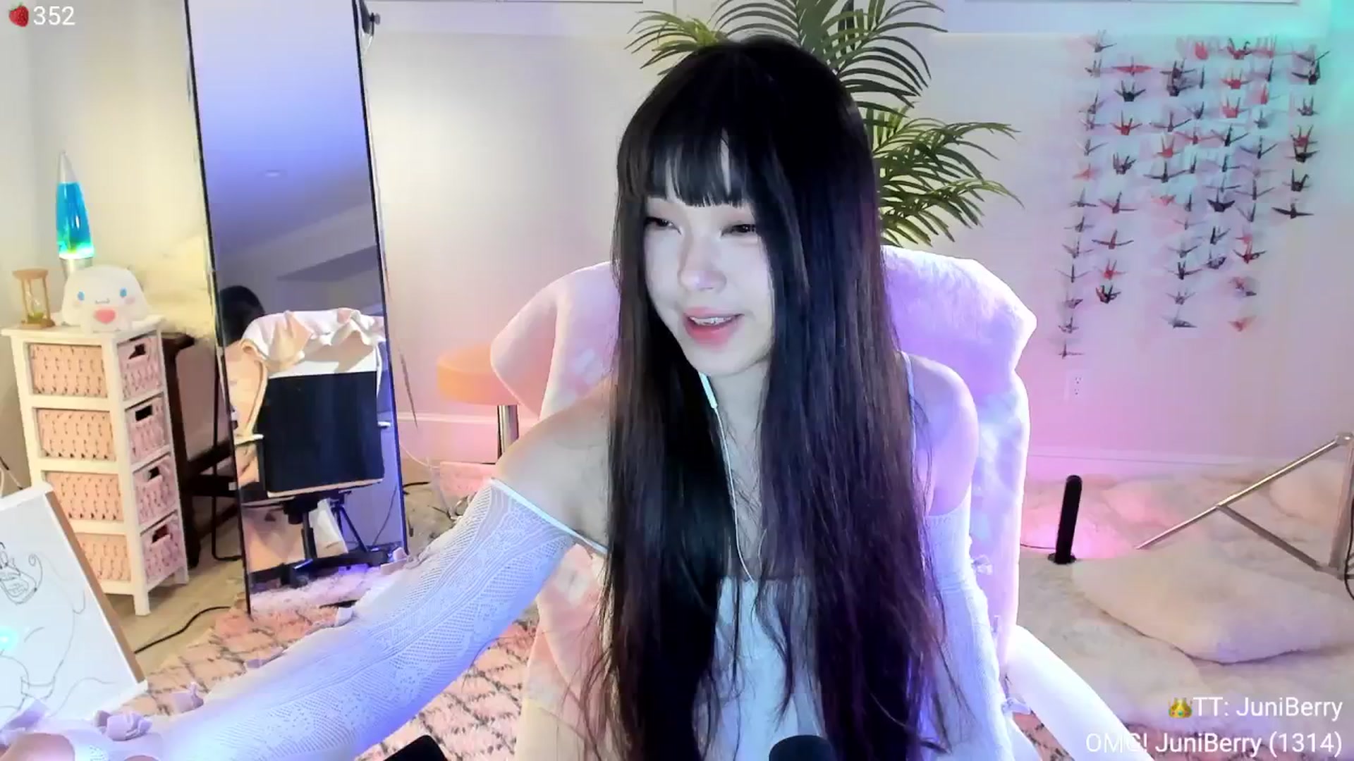 Gallery image thumbnail from AcaiBerry's myfreecams stream on, 08/15/2024, 05:21 image 3 of 20