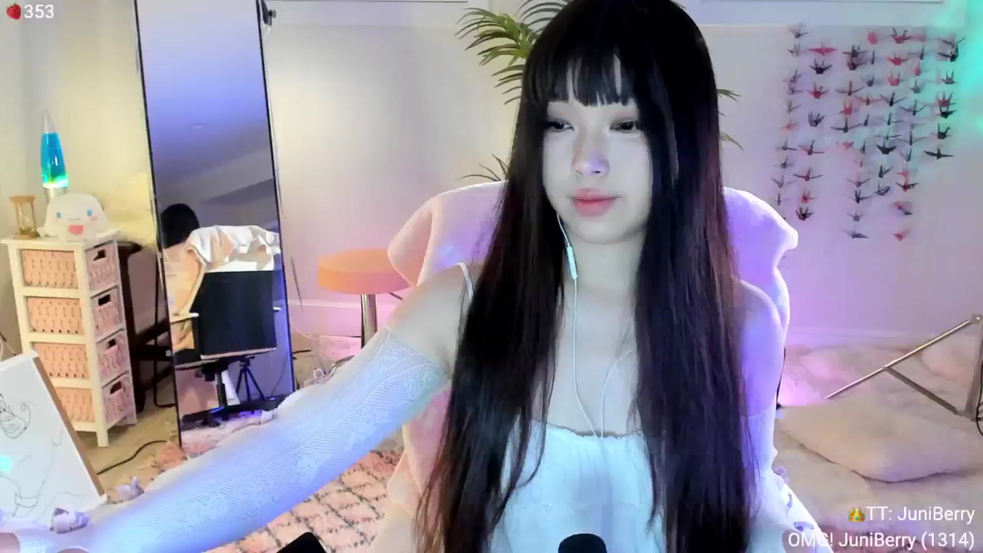 Gallery image thumbnail from AcaiBerry's myfreecams stream on, 08/15/2024, 05:21 image 2 of 20