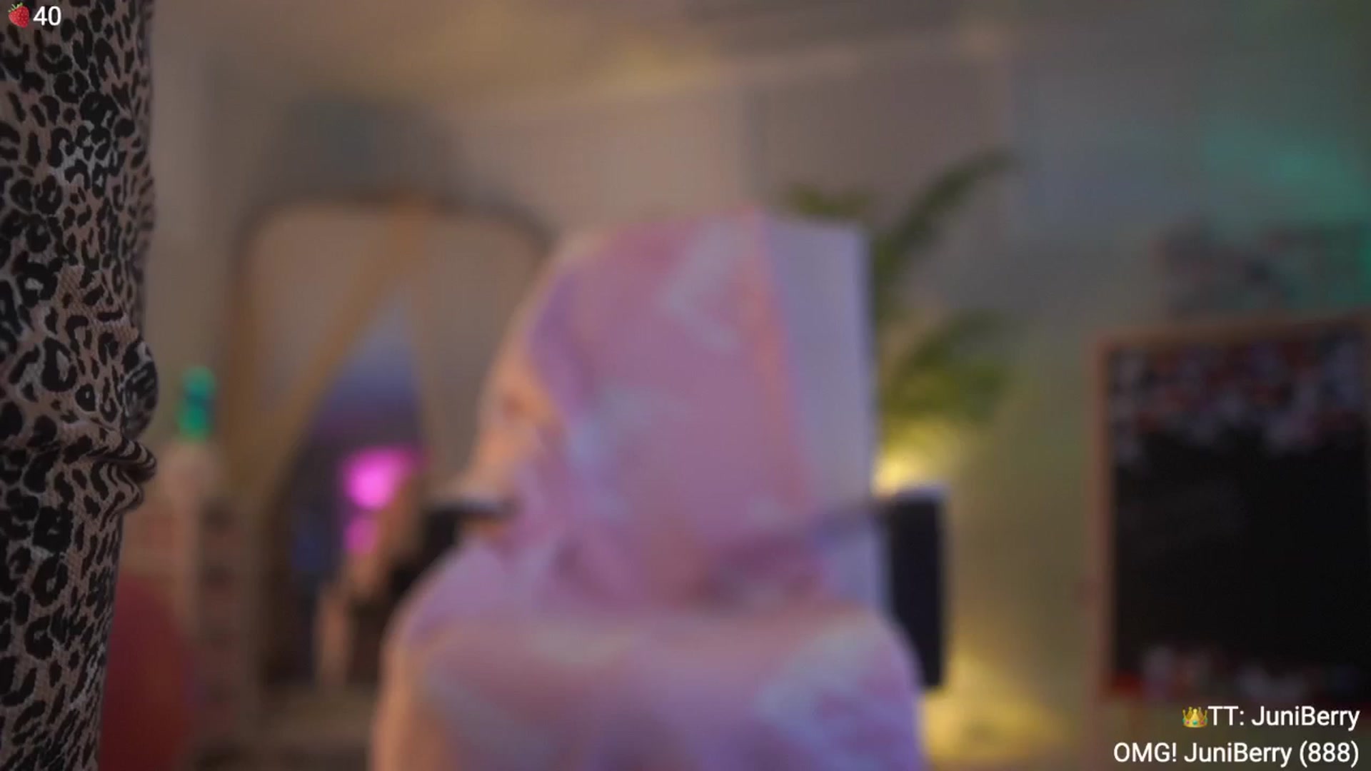 Gallery image thumbnail from AcaiBerry's myfreecams stream on, 10/19/2024, 06:52 image 4 of 20