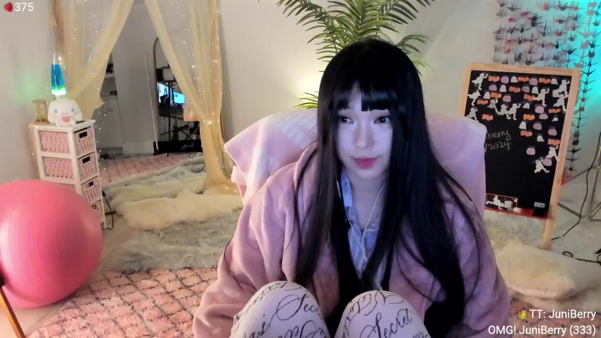 Gallery image thumbnail from AcaiBerry's myfreecams stream on, 11/09/2024, 08:15 image 4 of 20
