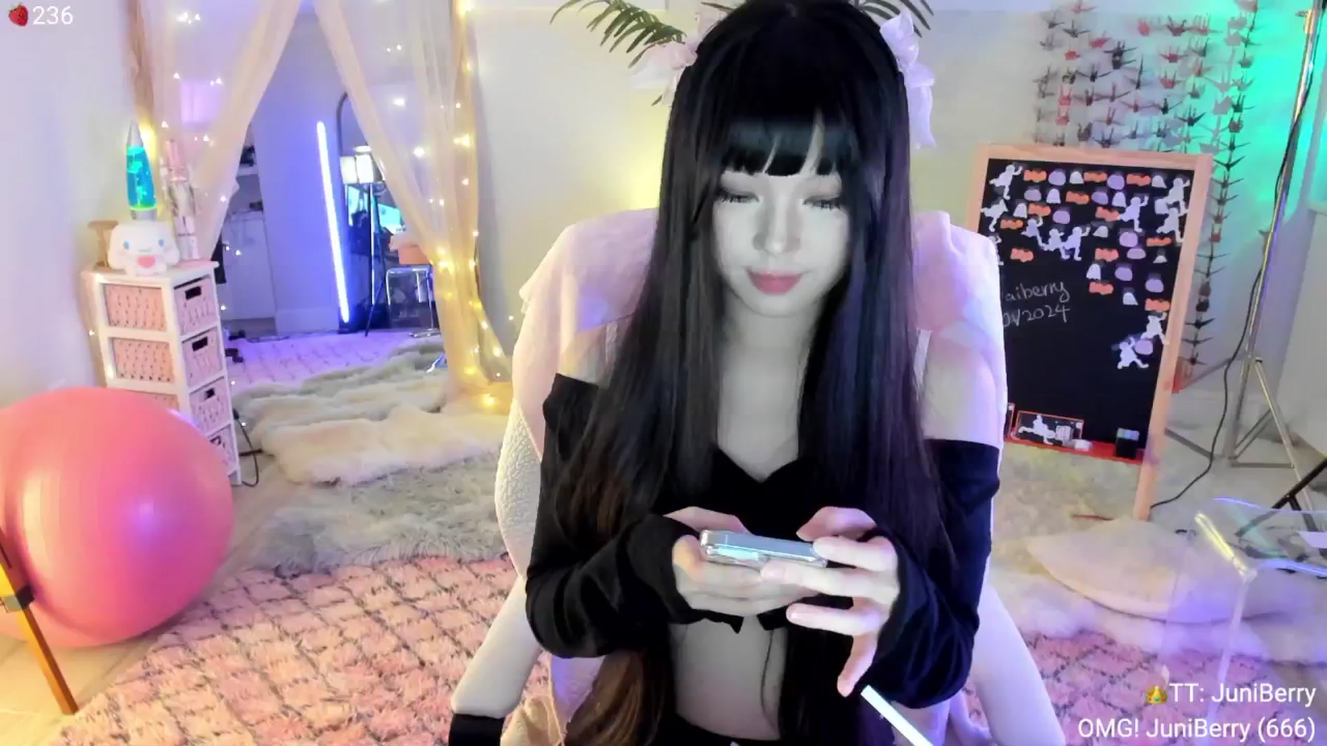 Gallery image thumbnail from AcaiBerry's myfreecams stream on, 11/10/2024, 05:06 image 16 of 20