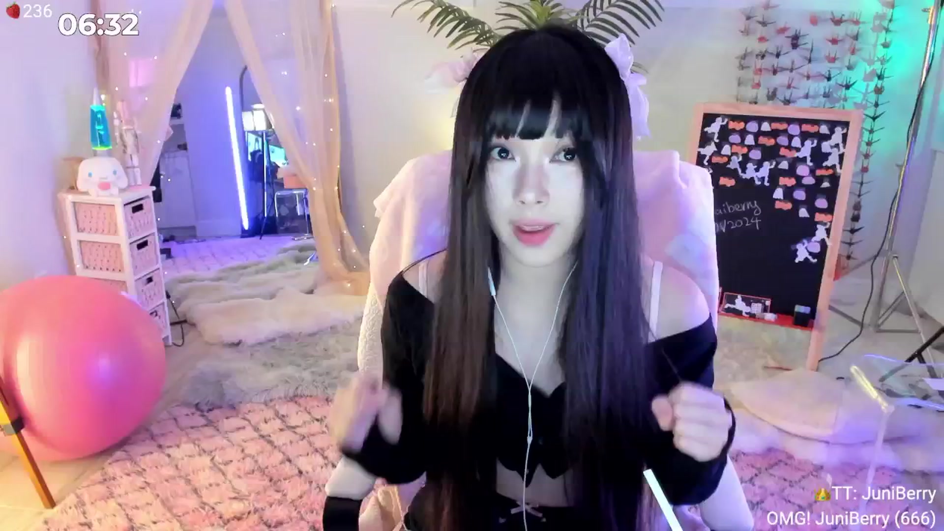 Gallery image thumbnail from AcaiBerry's myfreecams stream on, 11/10/2024, 05:06 image 19 of 20