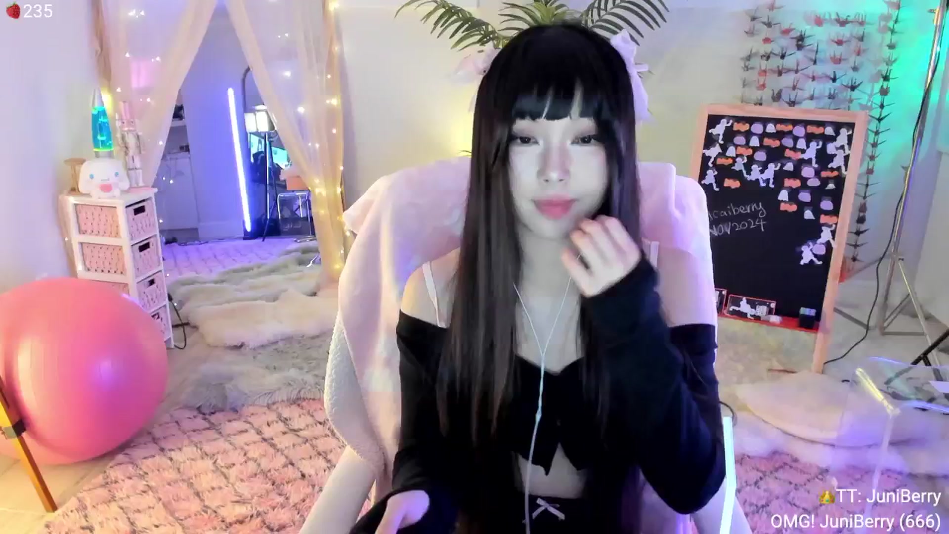 Gallery image thumbnail from AcaiBerry's myfreecams stream on, 11/10/2024, 08:05 image 2 of 20