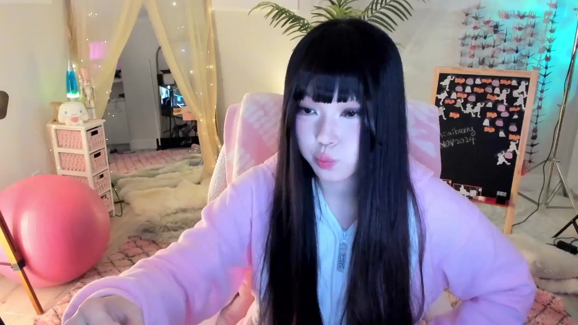 Gallery image thumbnail from AcaiBerry's myfreecams stream on, 11/14/2024, 05:00 image 3 of 20