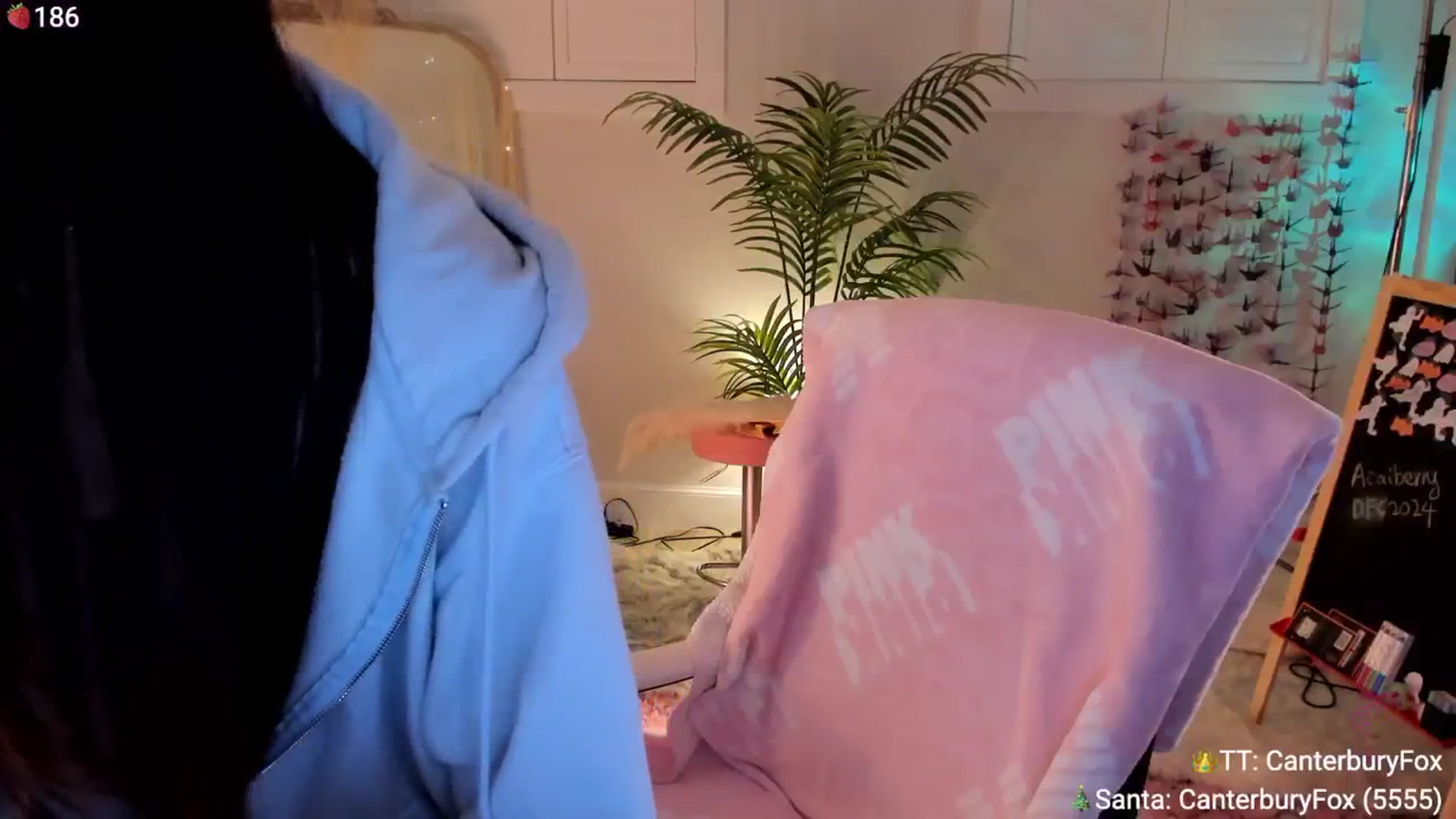 Gallery image thumbnail from AcaiBerry's myfreecams stream on, 12/18/2024, 05:14 image 11 of 20