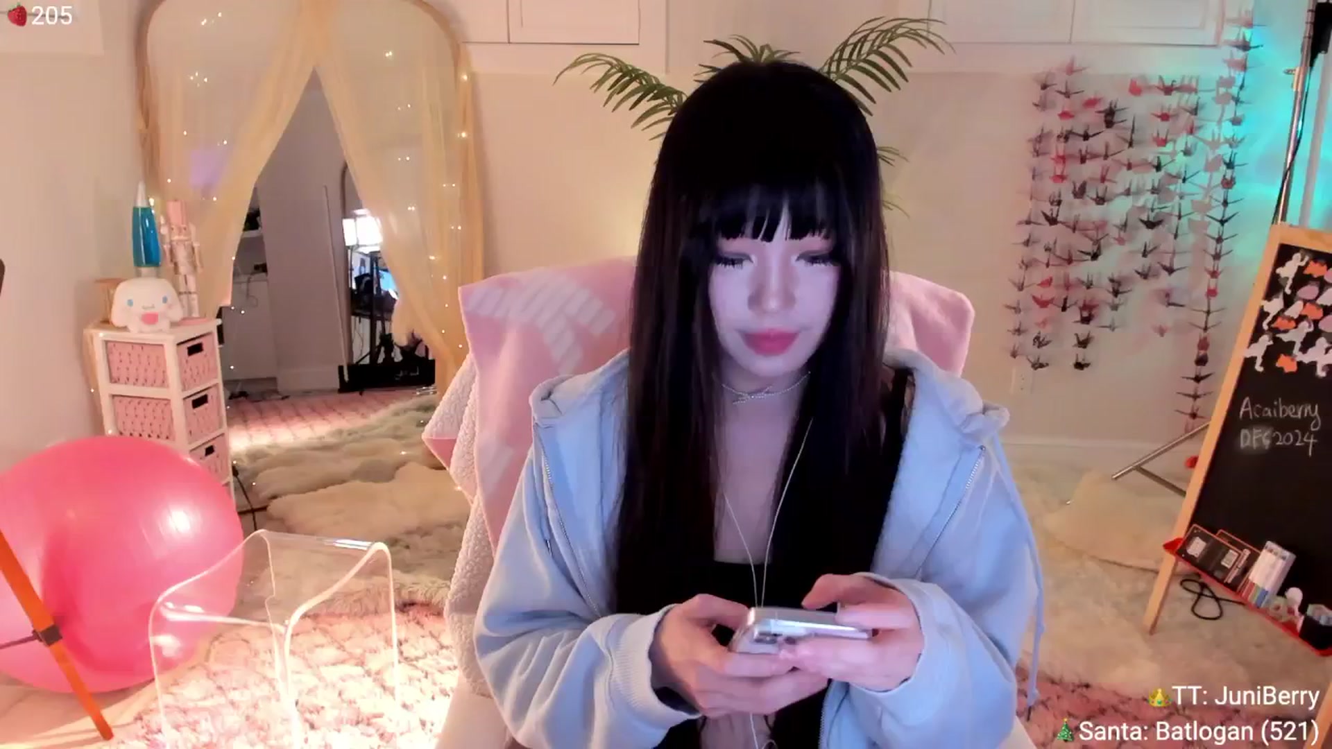 Gallery image thumbnail from AcaiBerry's myfreecams stream on, 12/18/2024, 05:14 image 1 of 20