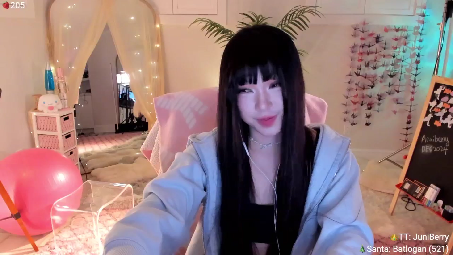 Gallery image thumbnail from AcaiBerry's myfreecams stream on, 12/18/2024, 05:14 image 7 of 20