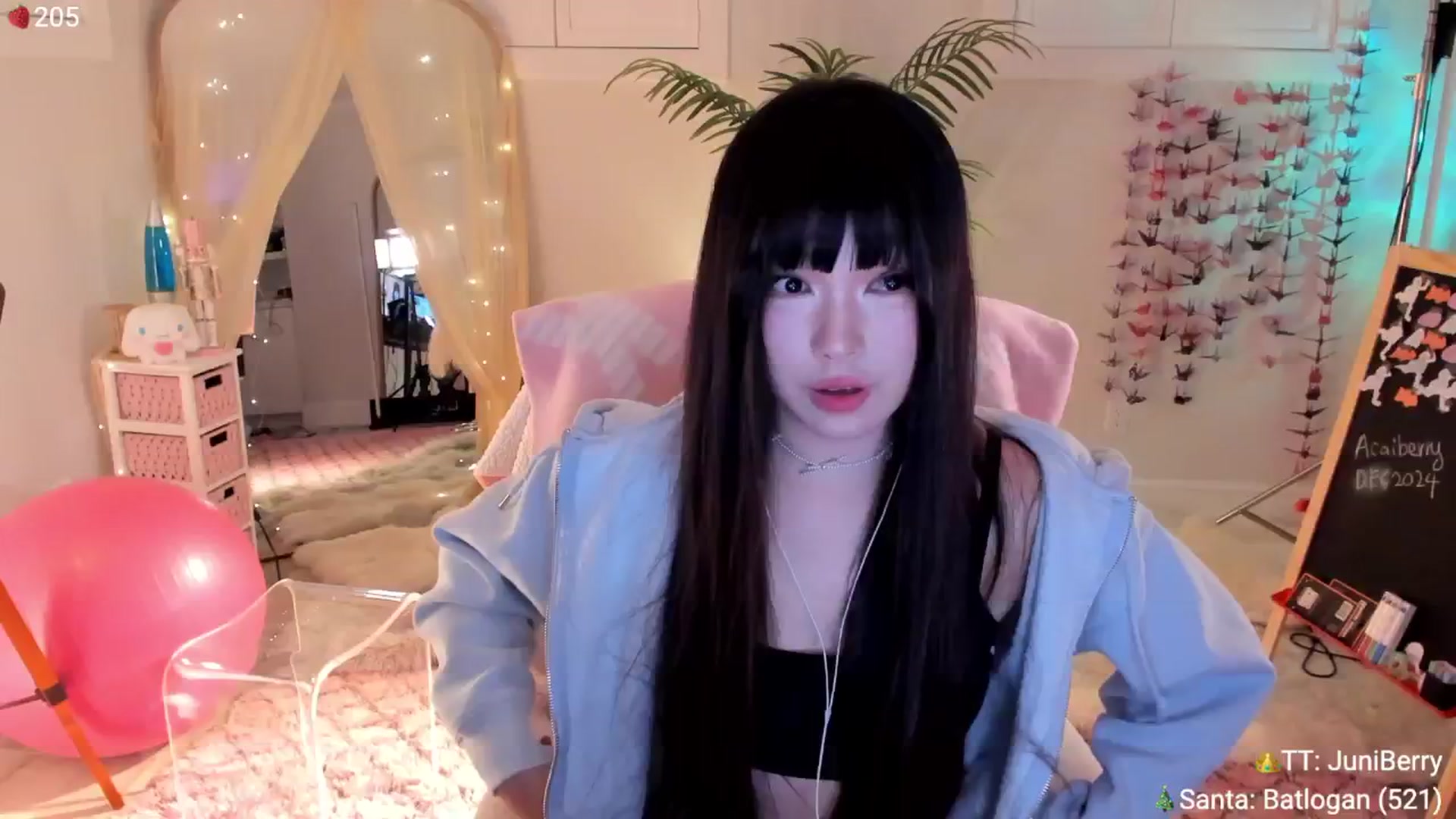 Gallery image thumbnail from AcaiBerry's myfreecams stream on, 12/18/2024, 05:14 image 2 of 20
