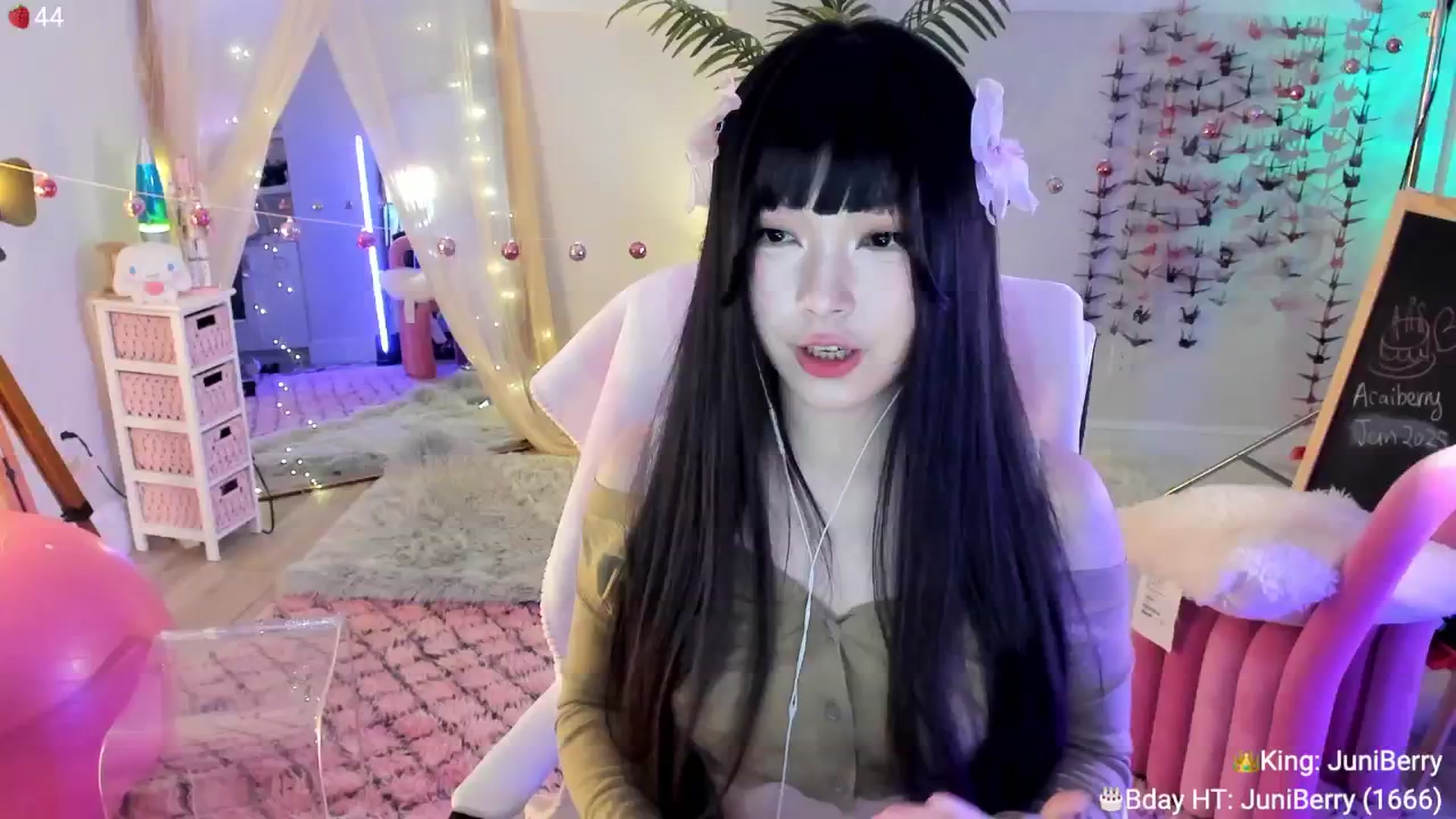 Gallery image thumbnail from AcaiBerry's myfreecams stream on, 01/05/2025, 08:15 image 1 of 20