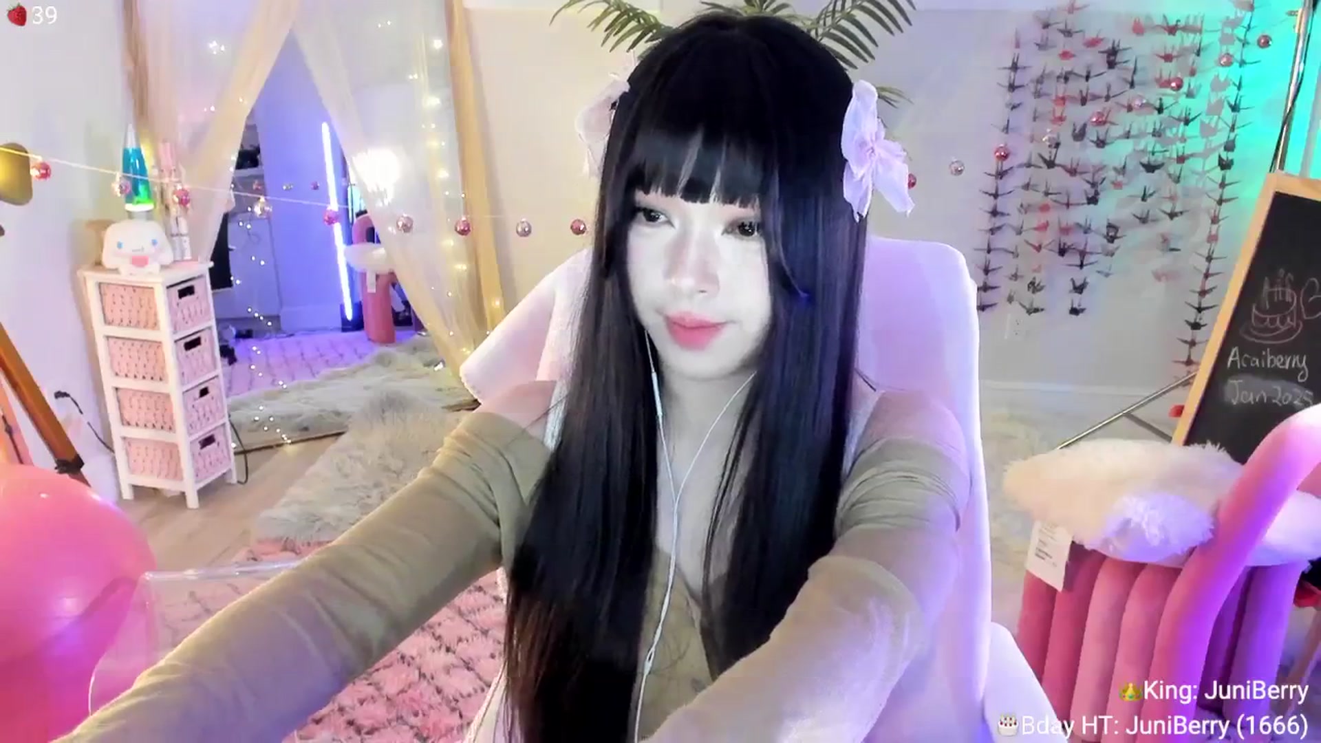 Gallery image thumbnail from AcaiBerry's myfreecams stream on, 01/05/2025, 08:15 image 3 of 20