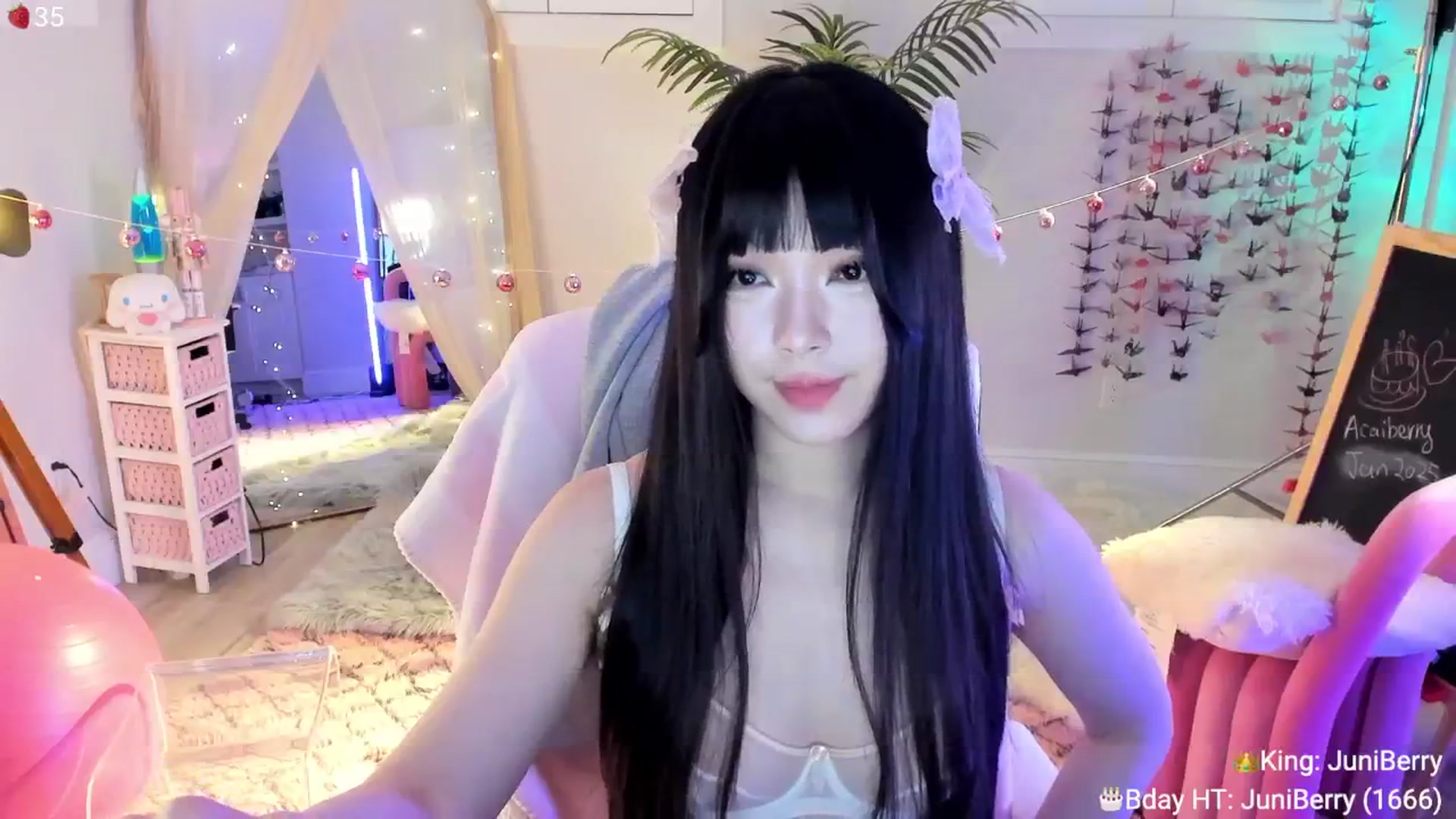 Gallery image thumbnail from AcaiBerry's myfreecams stream on, 01/05/2025, 08:15 image 7 of 20