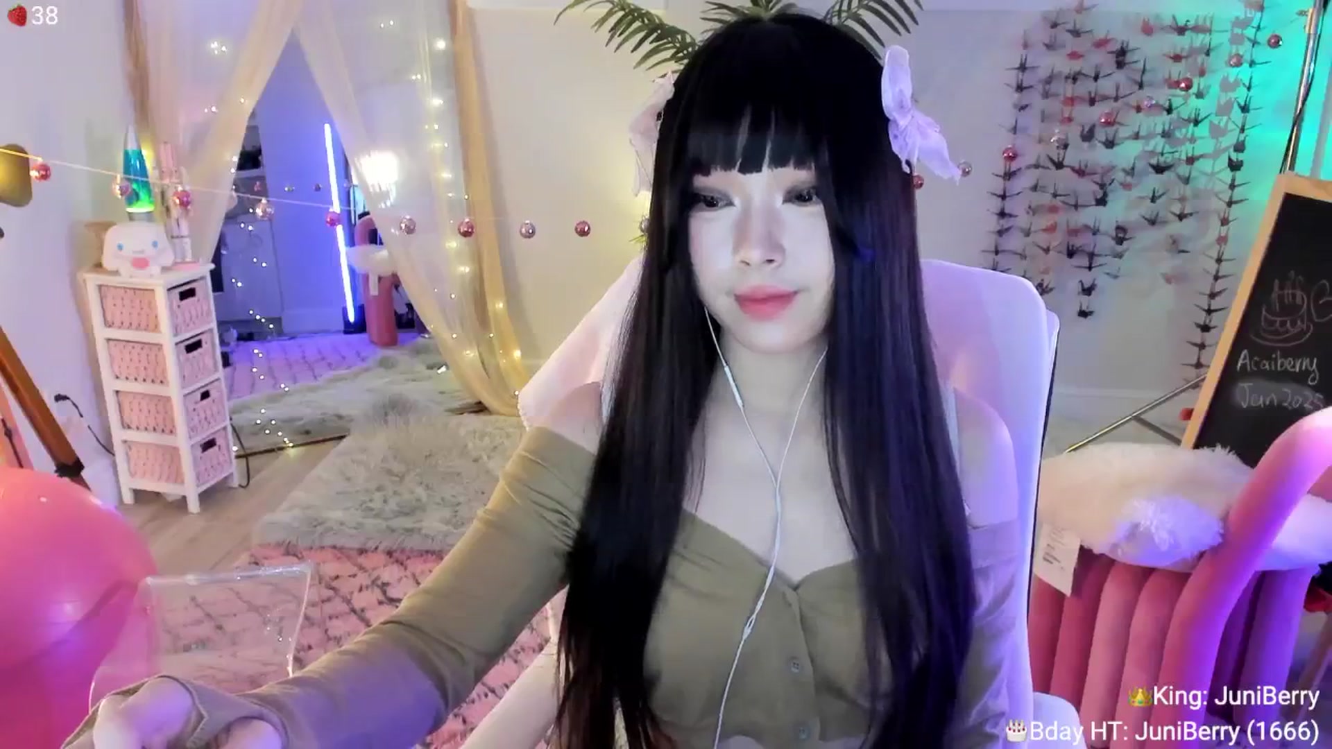 Gallery image thumbnail from AcaiBerry's myfreecams stream on, 01/05/2025, 08:15 image 4 of 20
